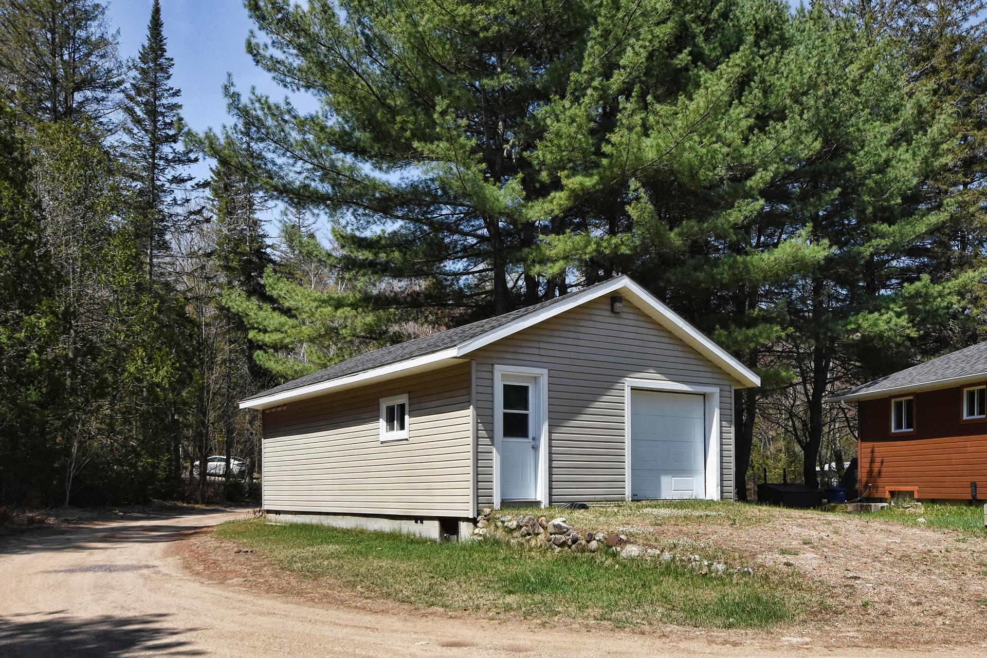 Photo - Garage