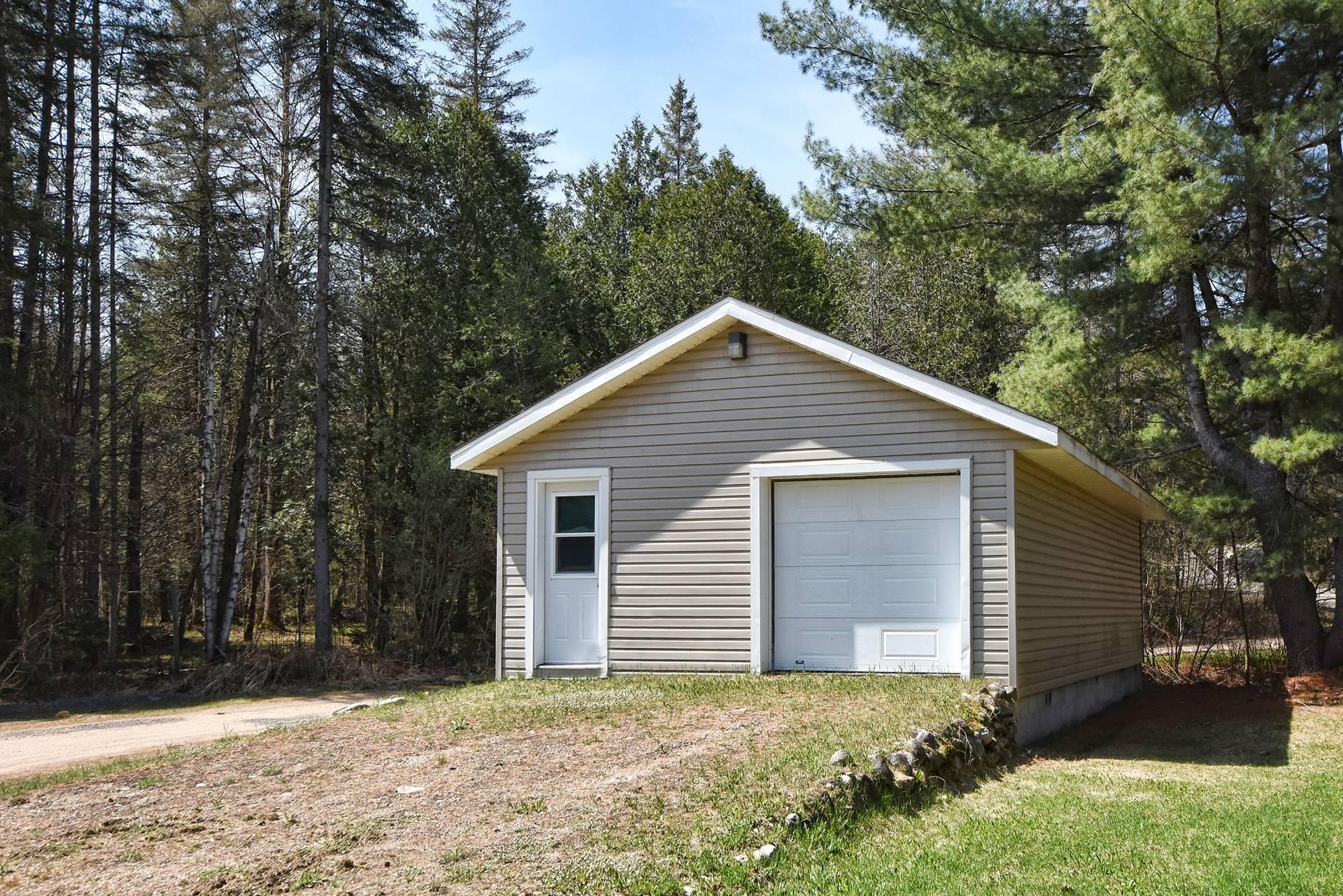Photo - Garage
