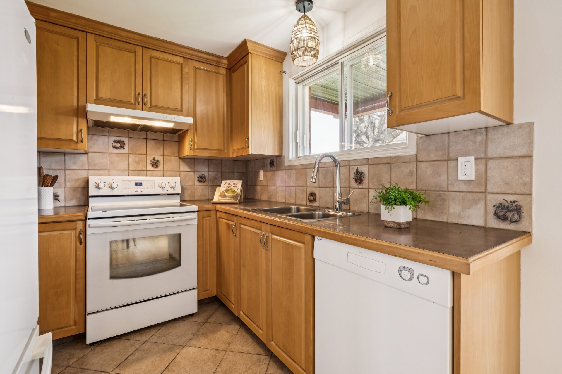 Photo - Kitchen