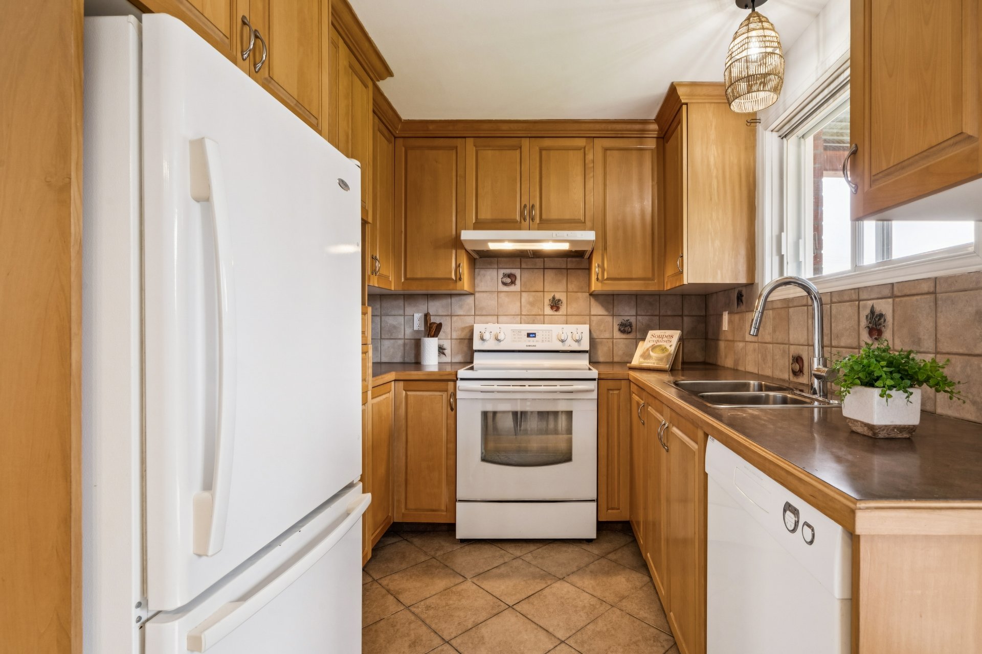 Photo - Kitchen