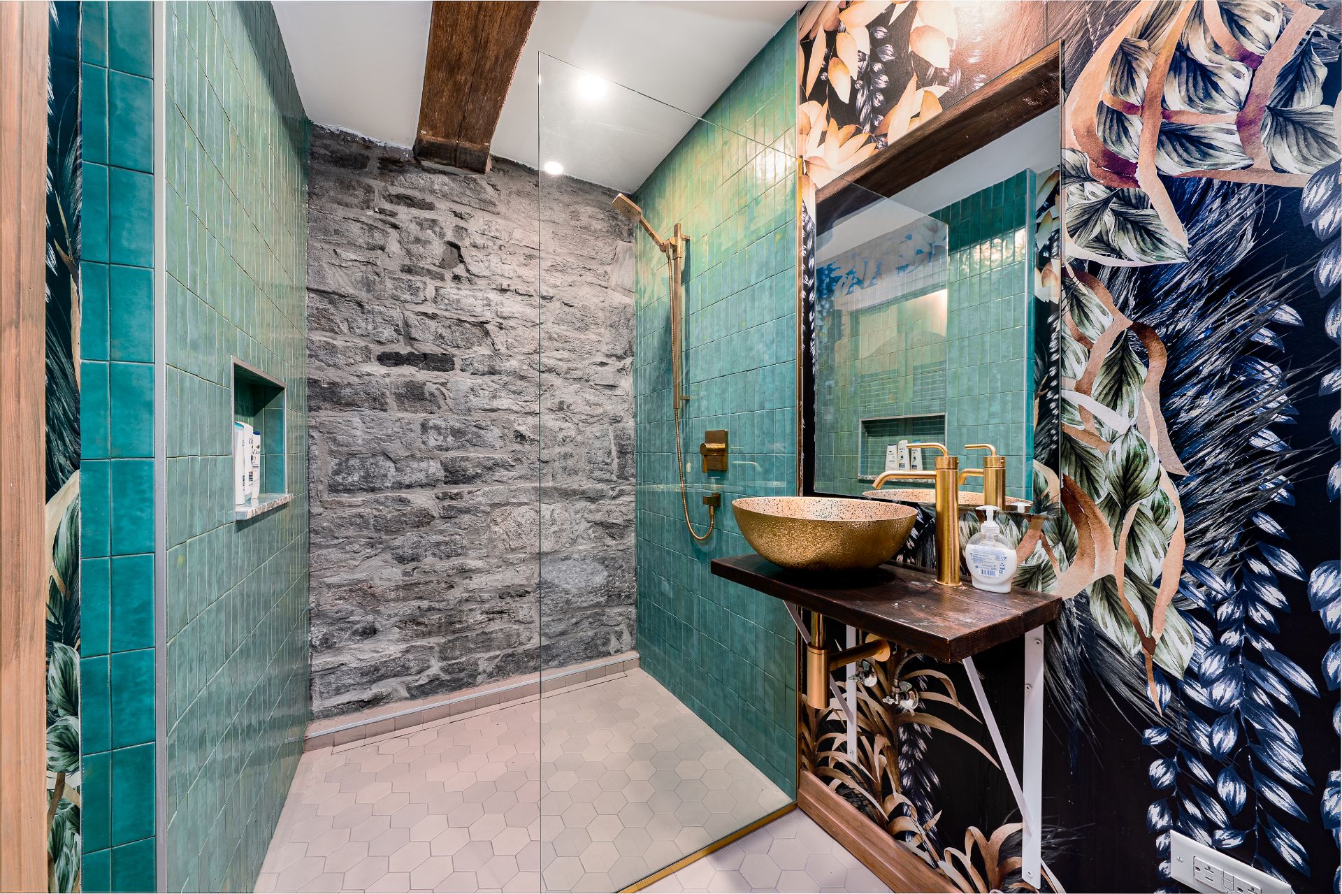 Photo - Salle de bains attenante à la CCP