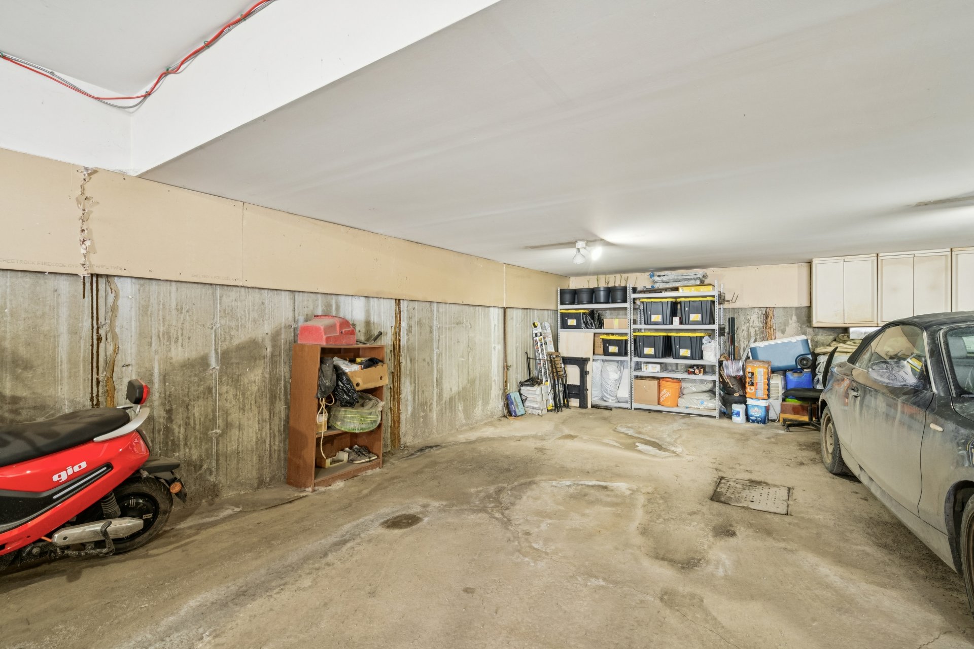 Photo - Garage