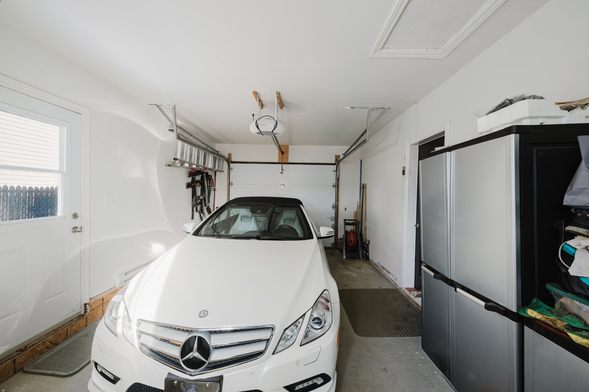 Photo - Garage
