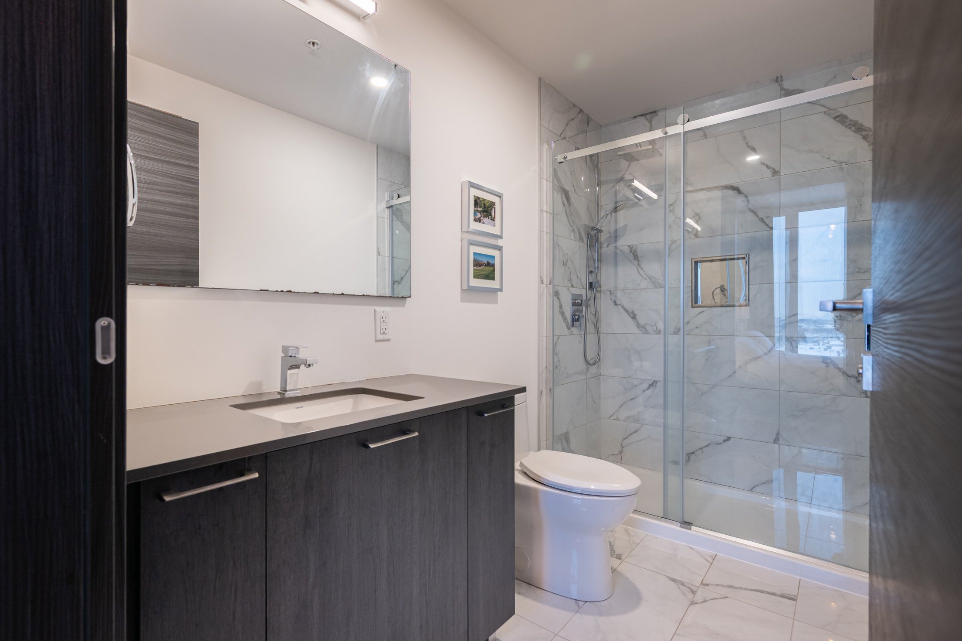 Photo - Salle de bains attenante à la CCP