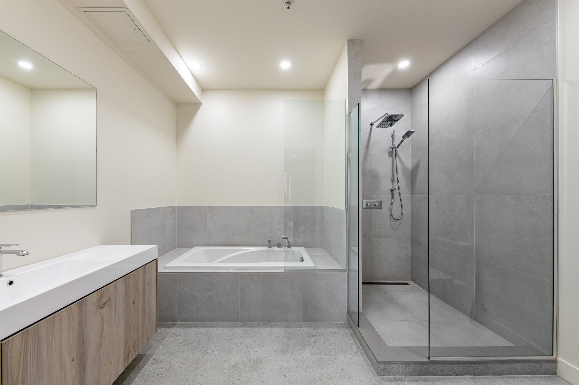 Photo - Salle de bains attenante à la CCP