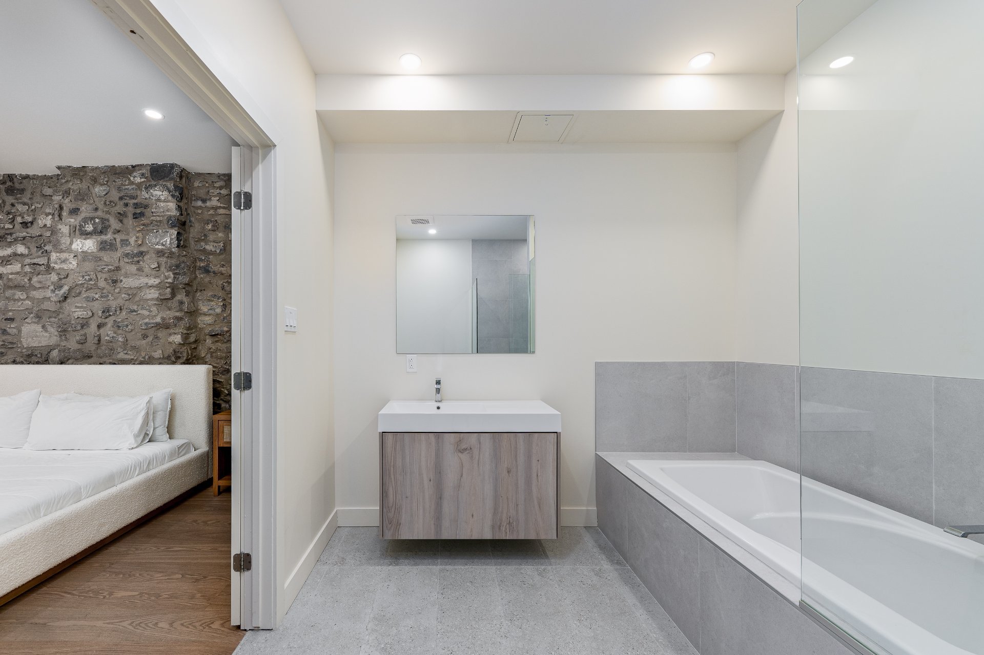 Photo - Salle de bains attenante à la CCP