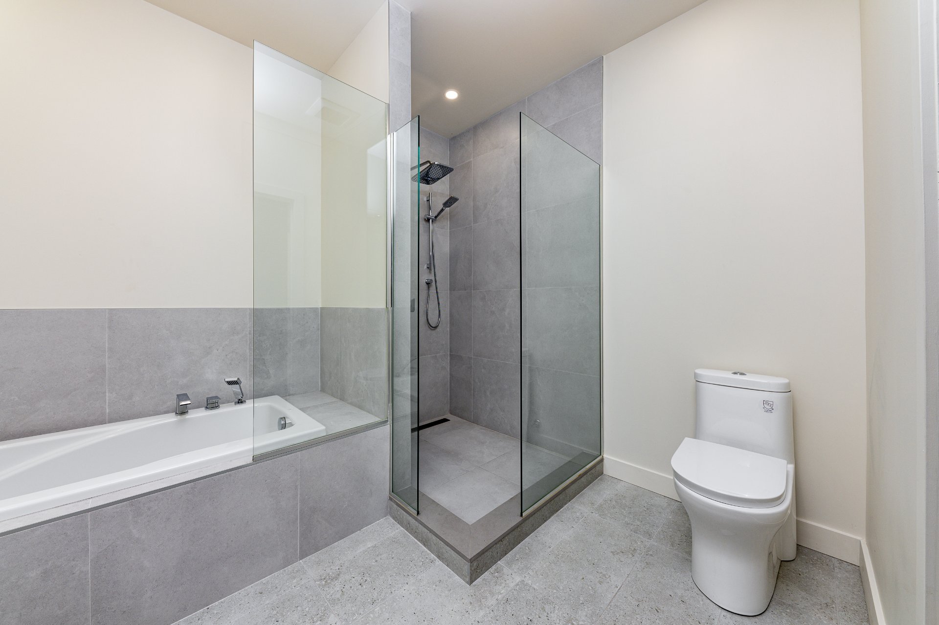 Photo - Salle de bains attenante à la CCP