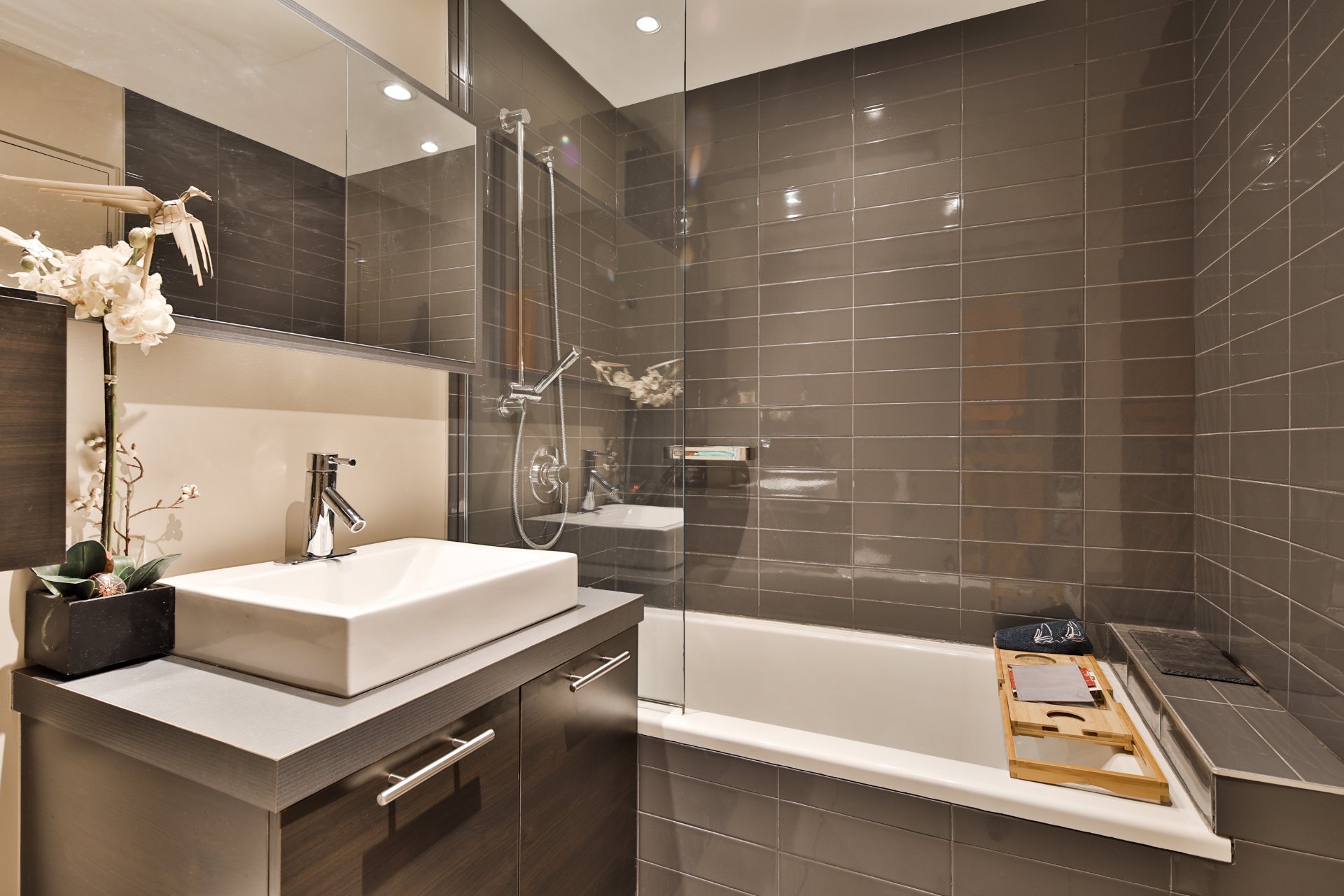 Photo - Ensuite bathroom