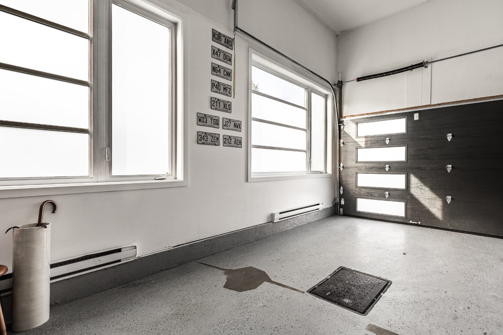 Photo - Garage