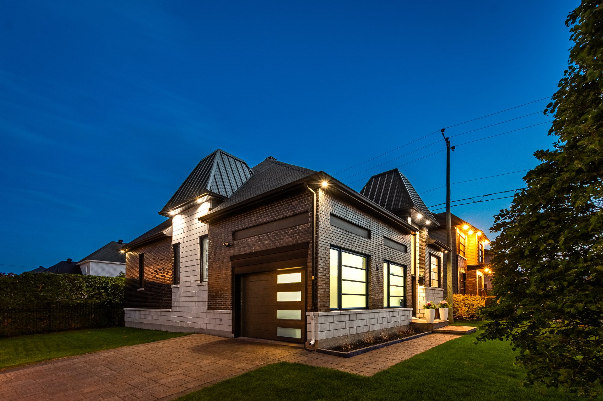 Photo - Garage