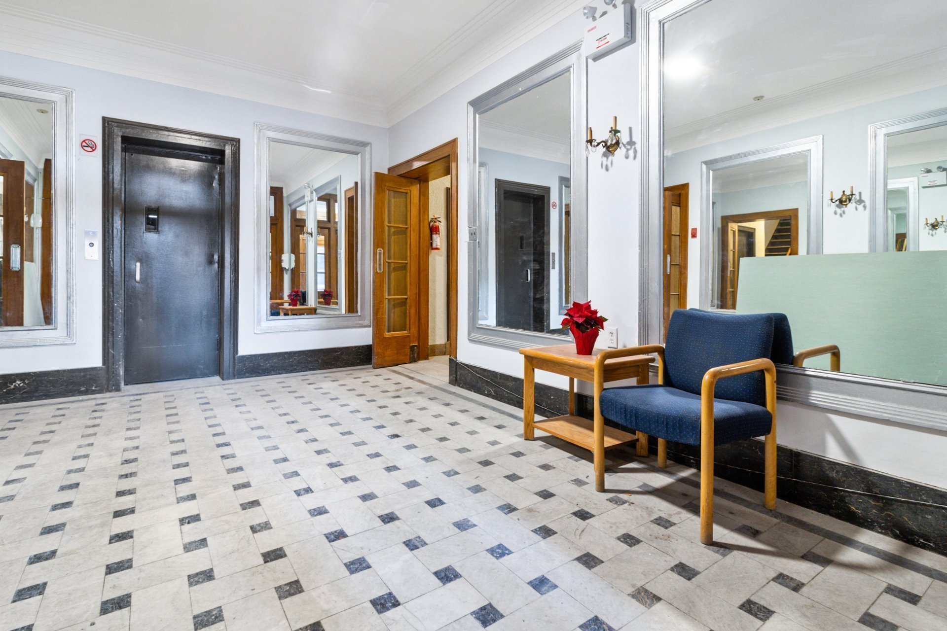 Photo - Reception Area