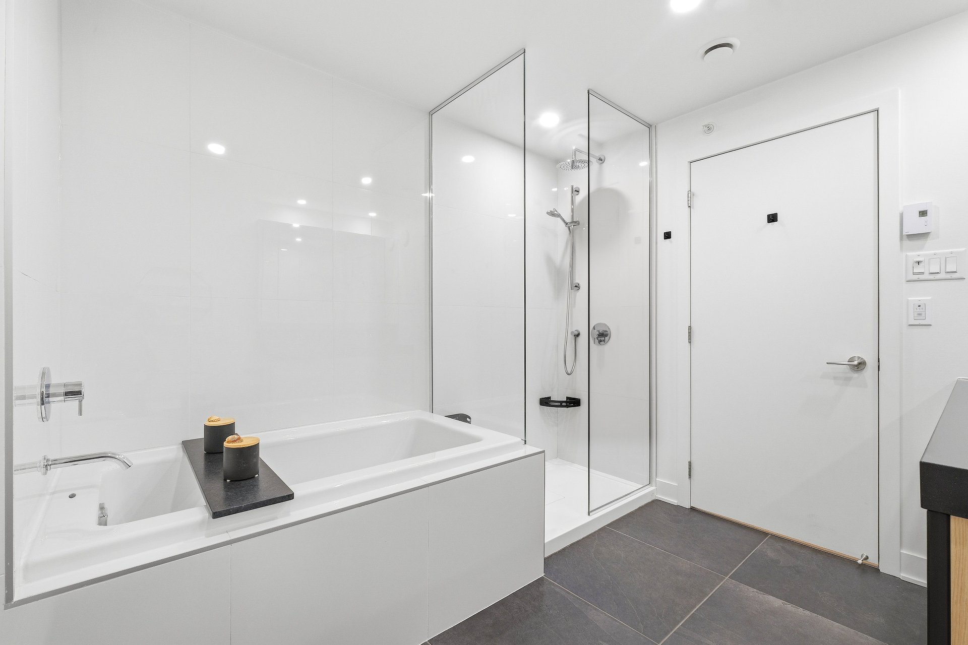 Photo - Salle de bains attenante à la CCP