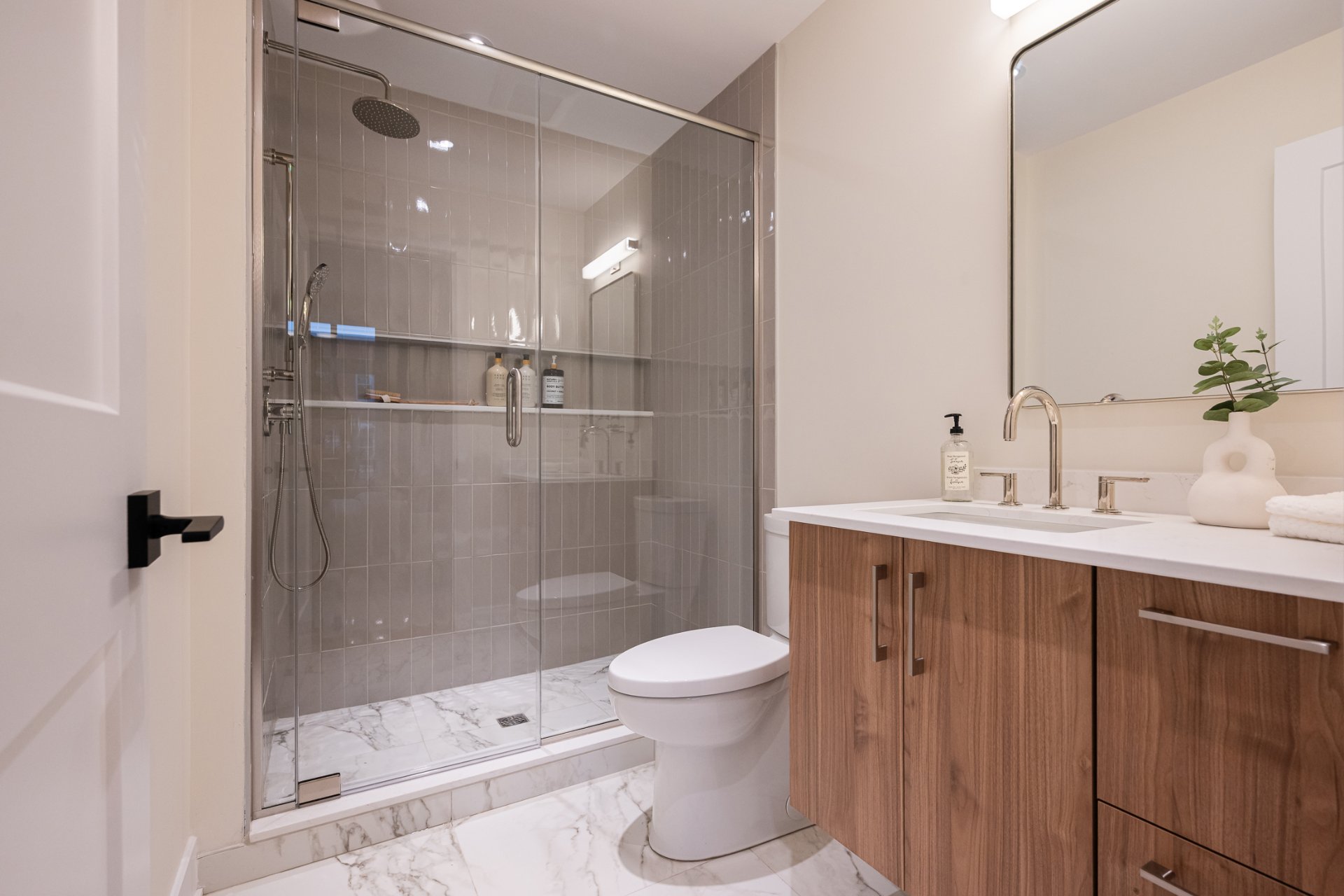 Photo - Ensuite bathroom