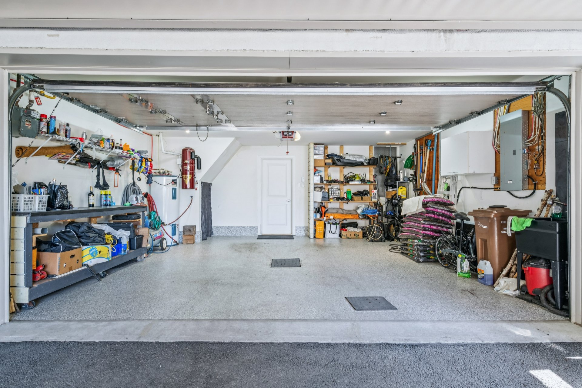 Photo - Garage