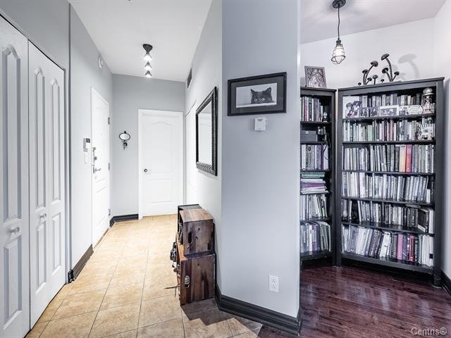Photo - Hallway