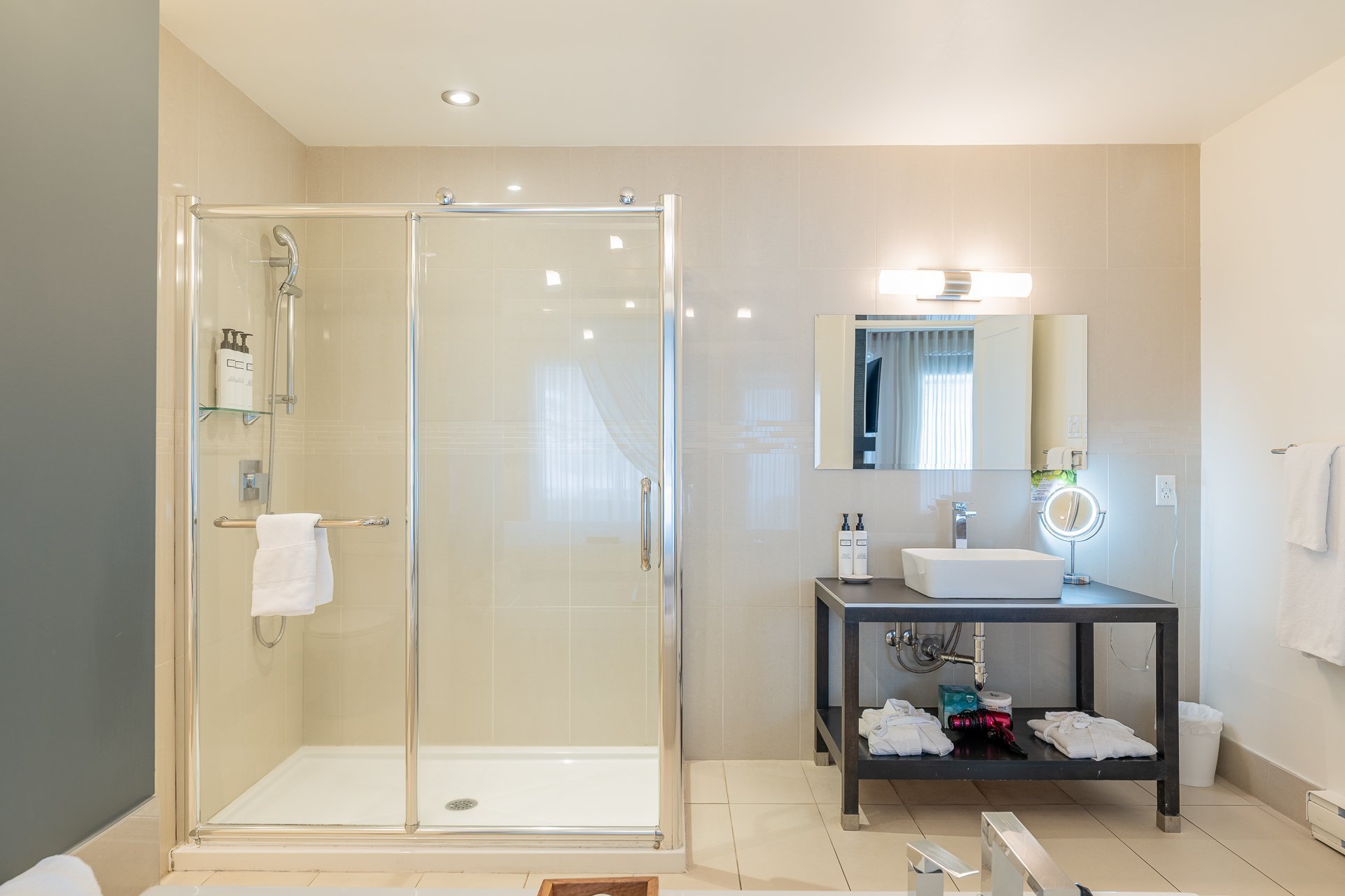 Photo - Salle de bains attenante à la CCP