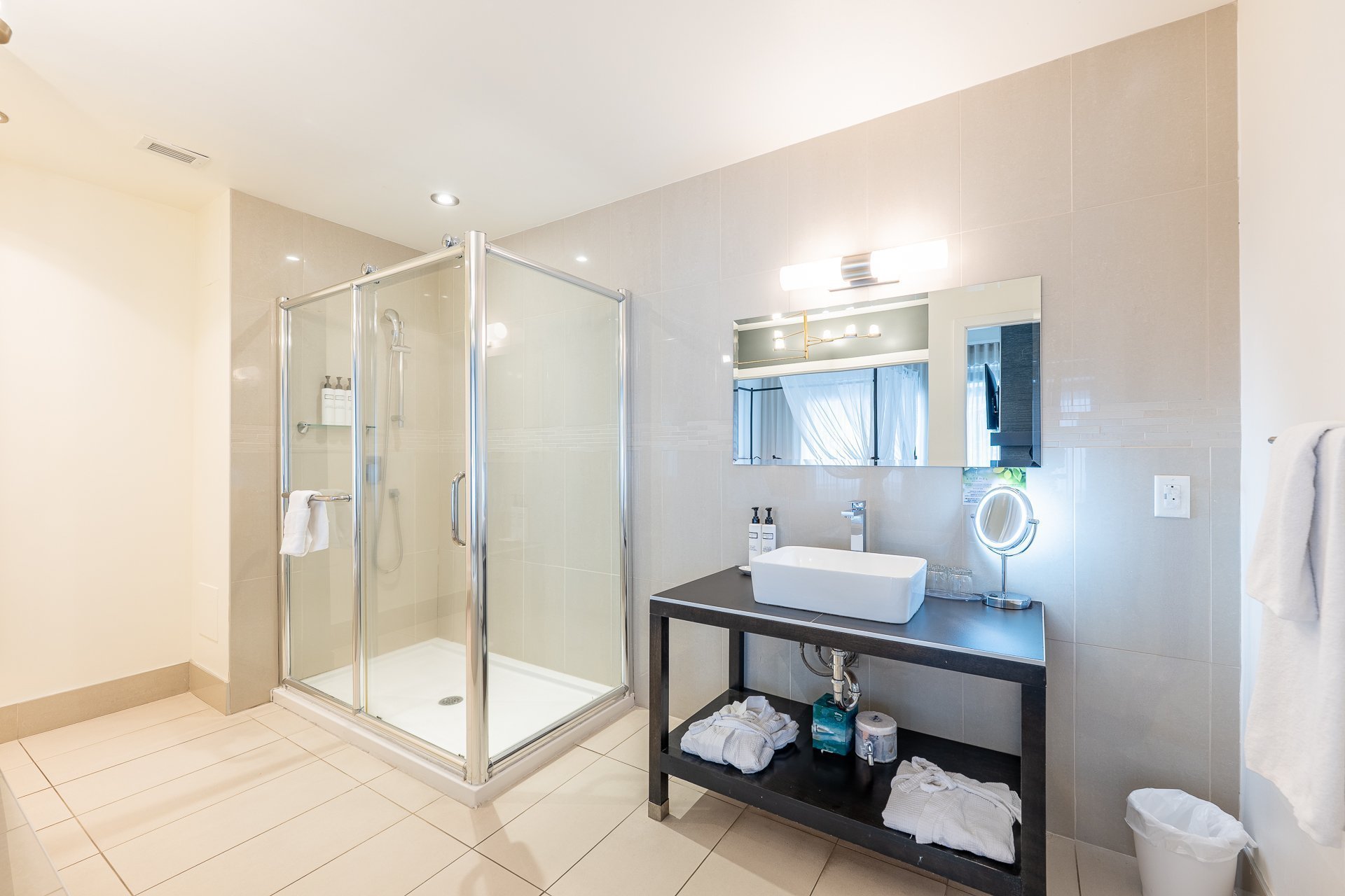 Photo - Salle de bains attenante à la CCP