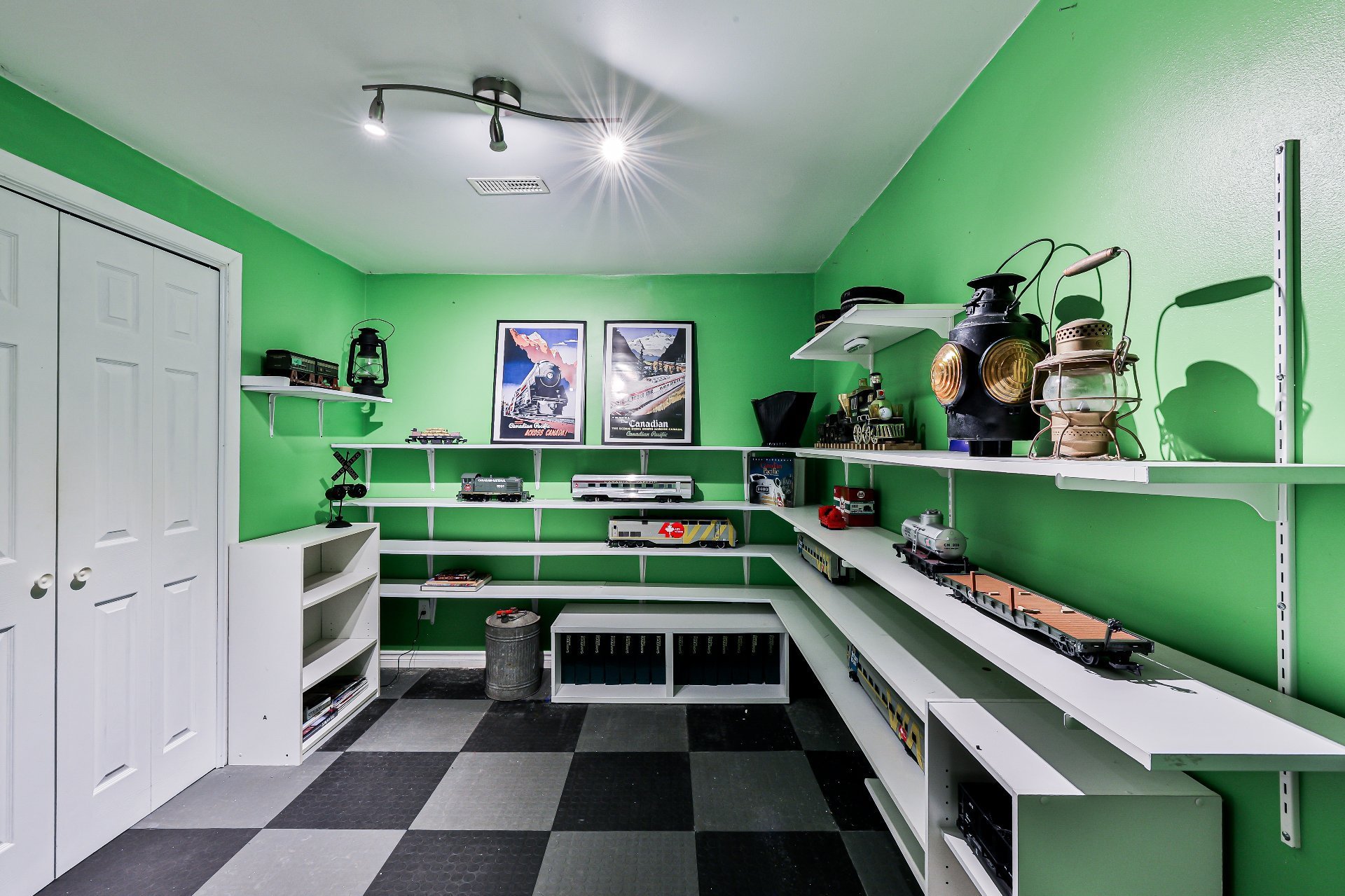Photo - Bureau