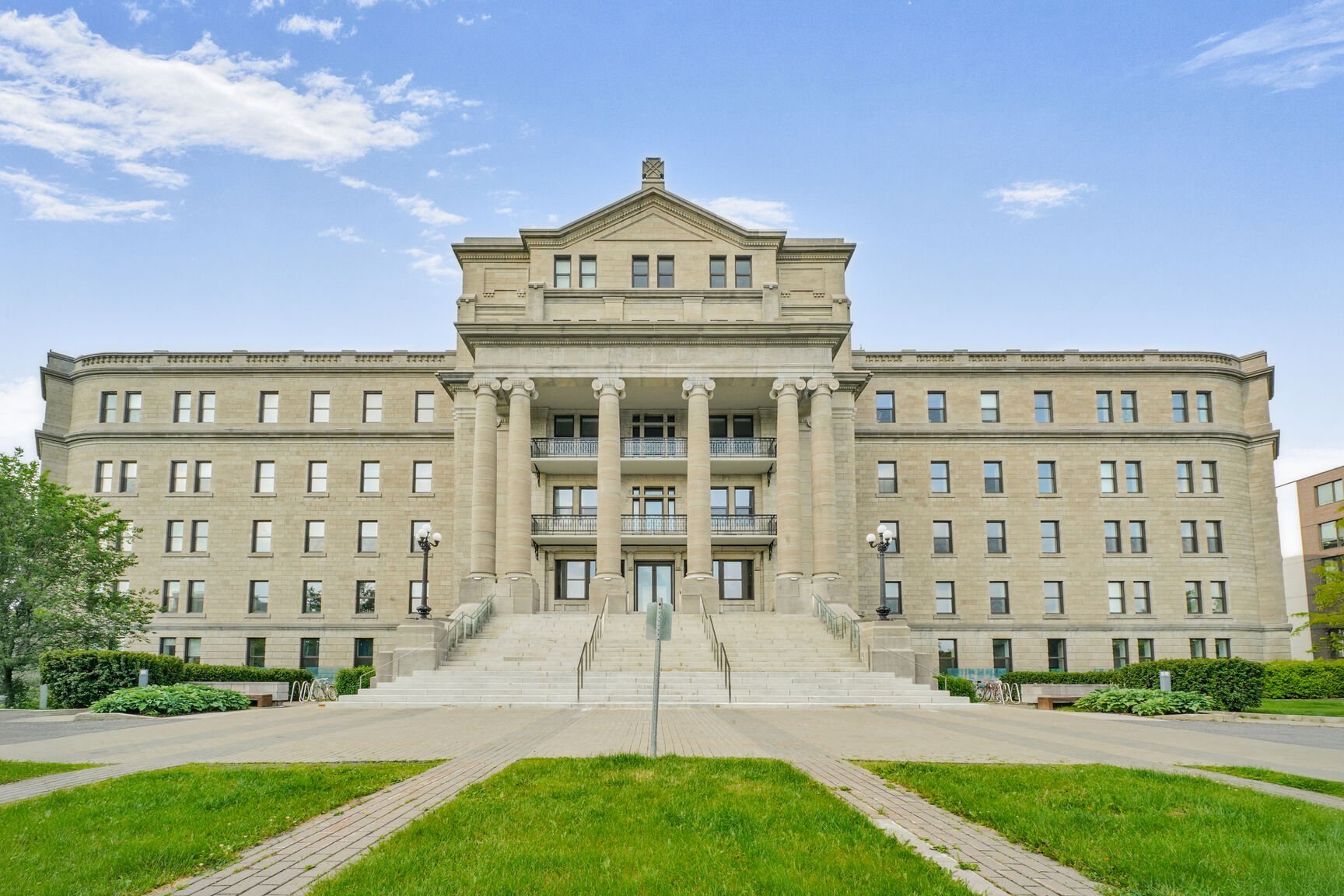 Photo - Façade