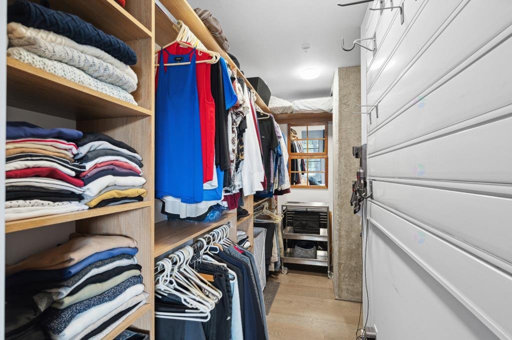 Photo - Walk-in closet