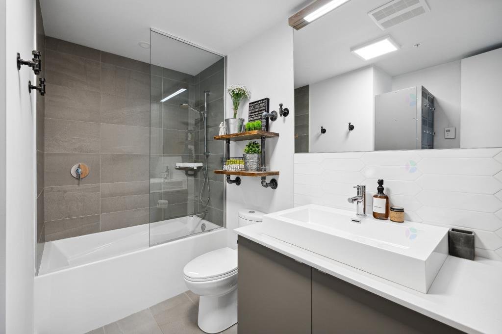 Photo - Ensuite bathroom