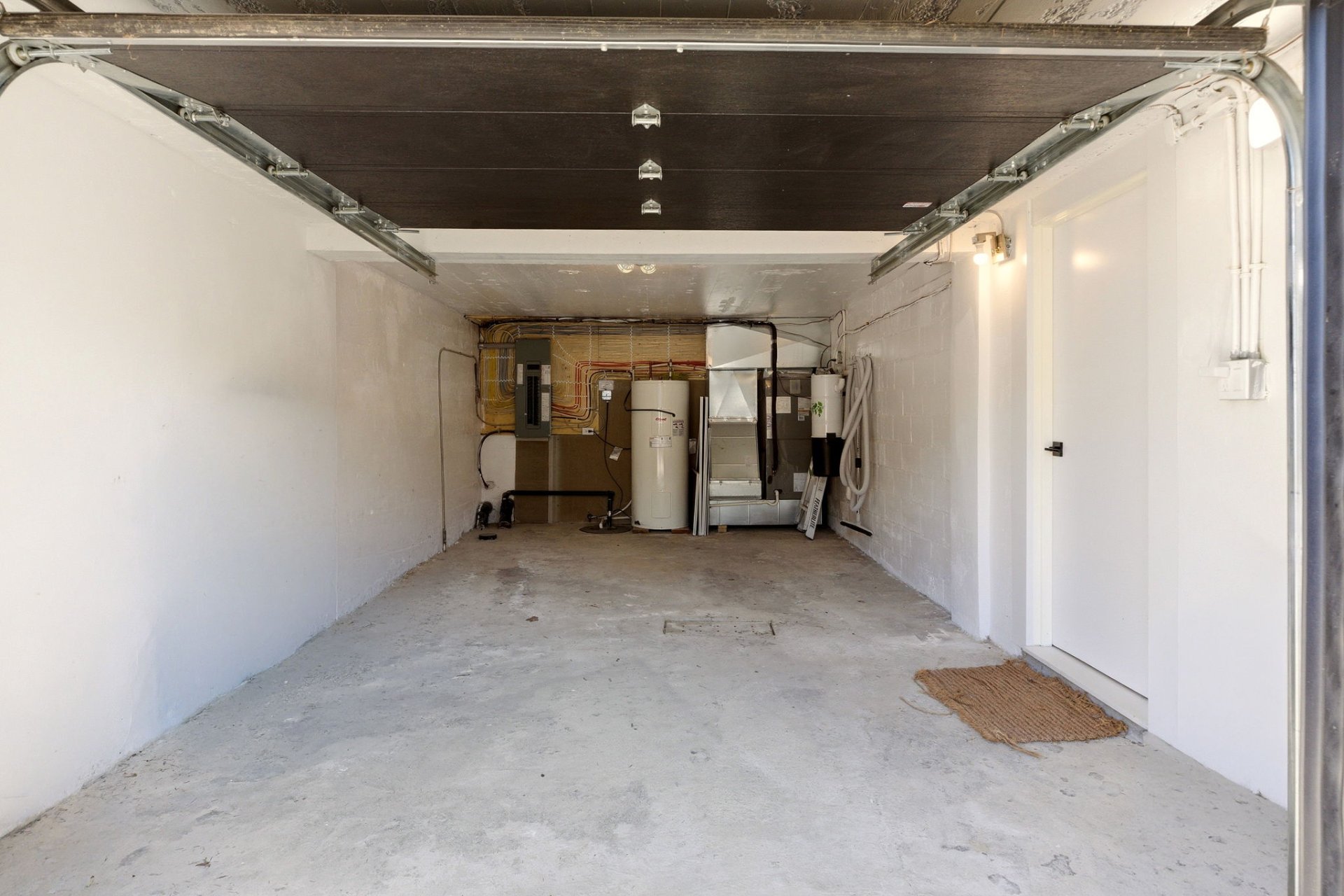 Photo - Garage