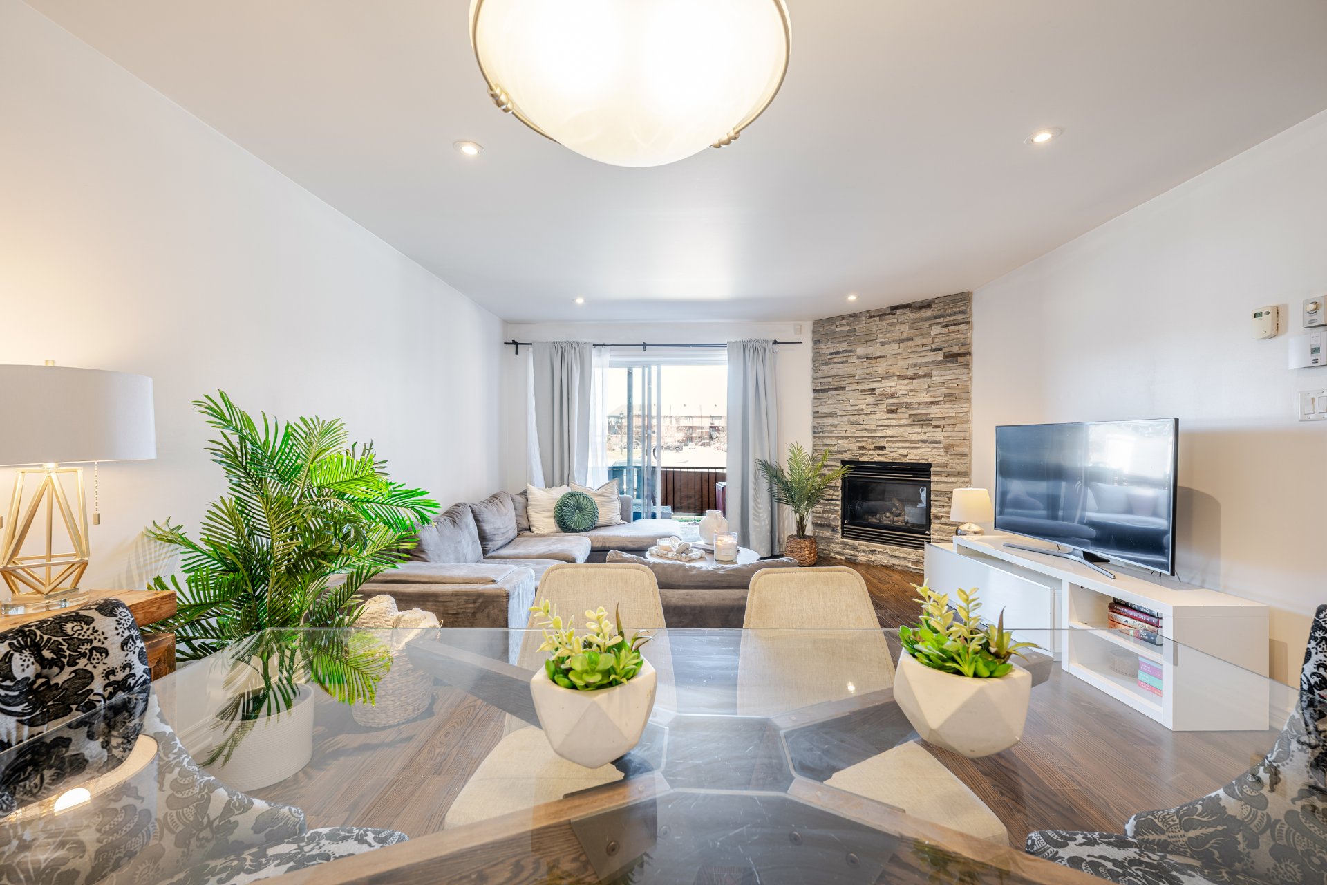 Photo - Family room