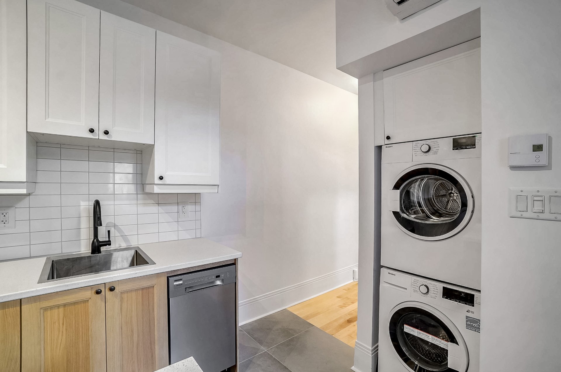 Photo - Kitchen