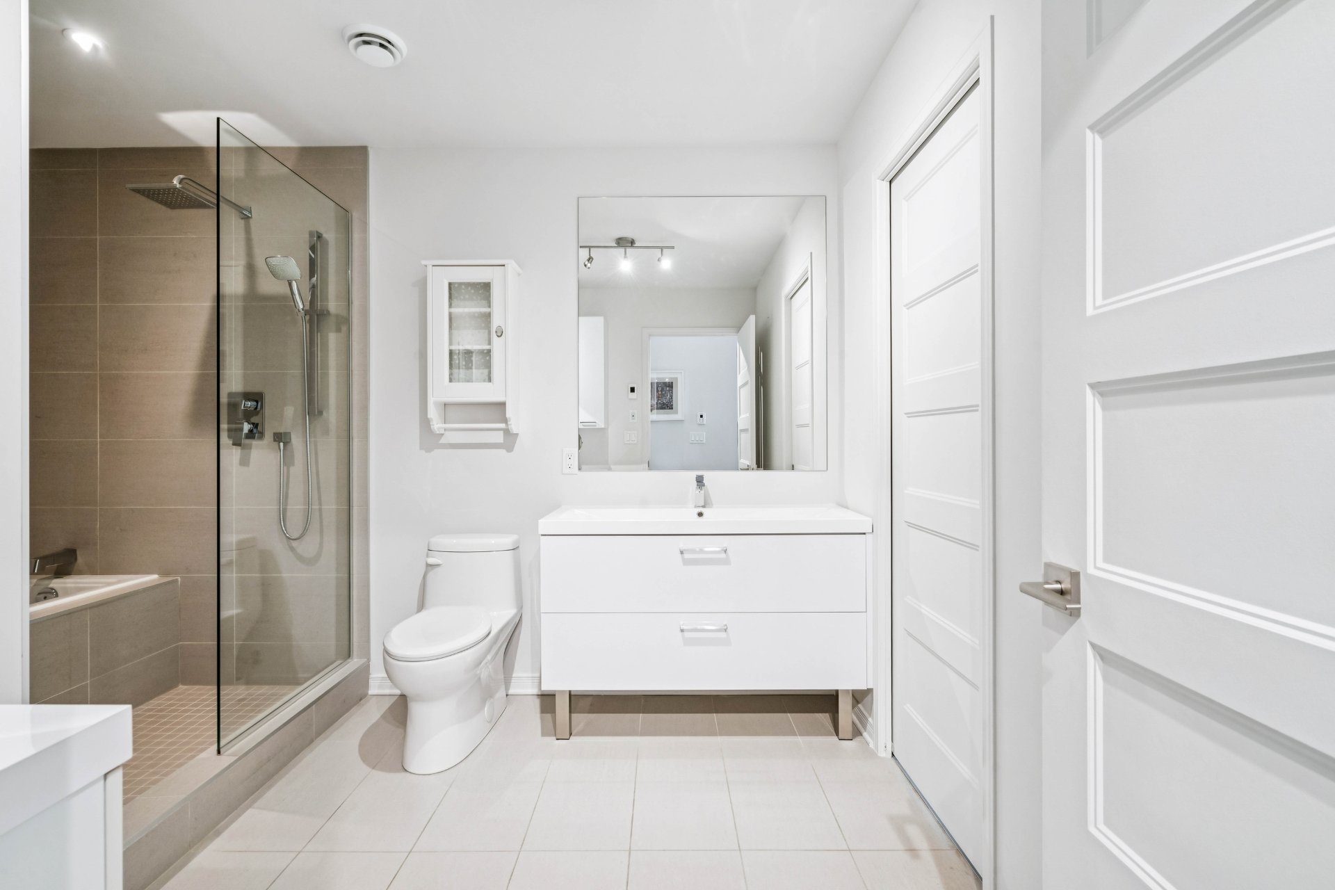 Photo - Salle de bains attenante à la CCP