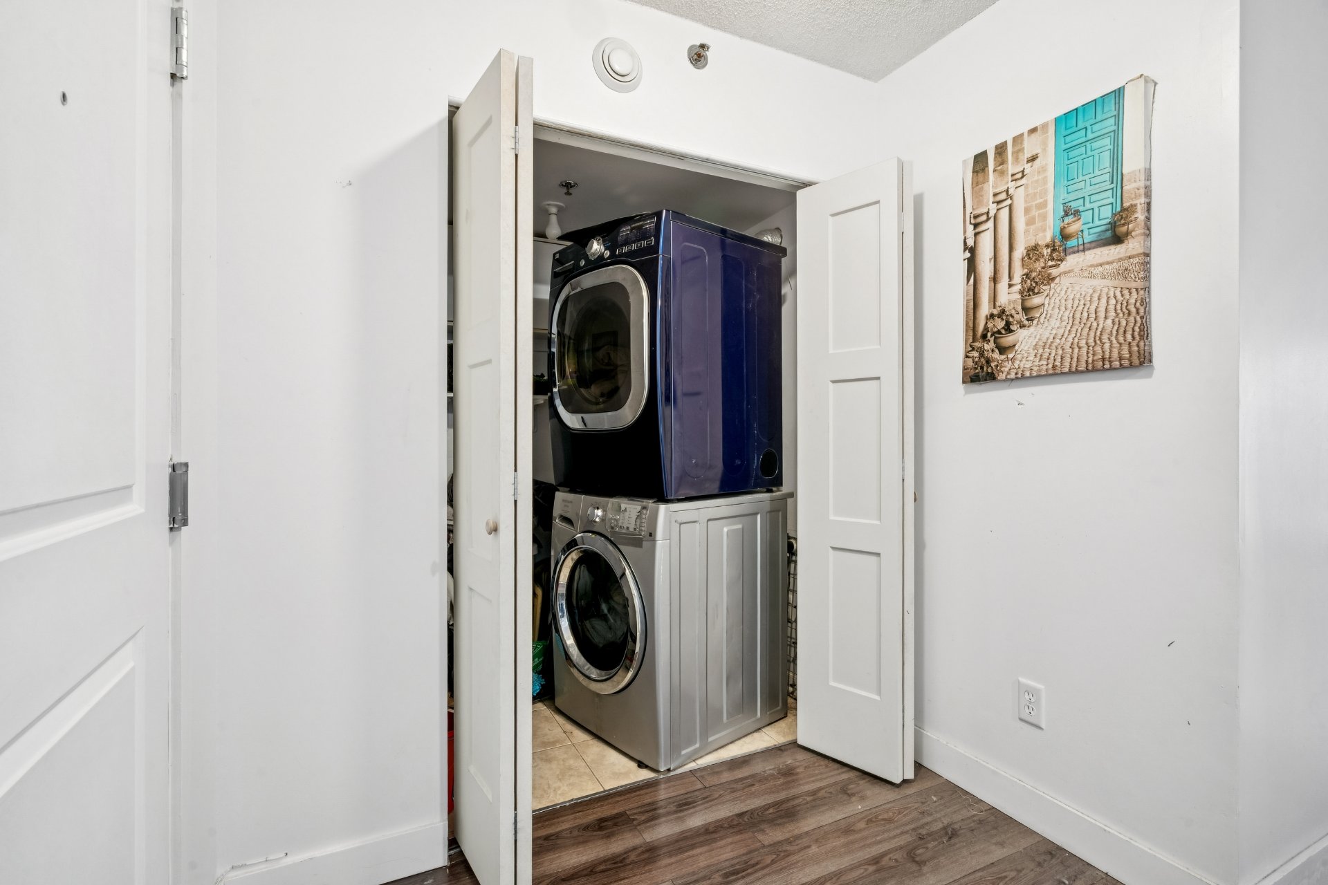 Photo - Laundry room