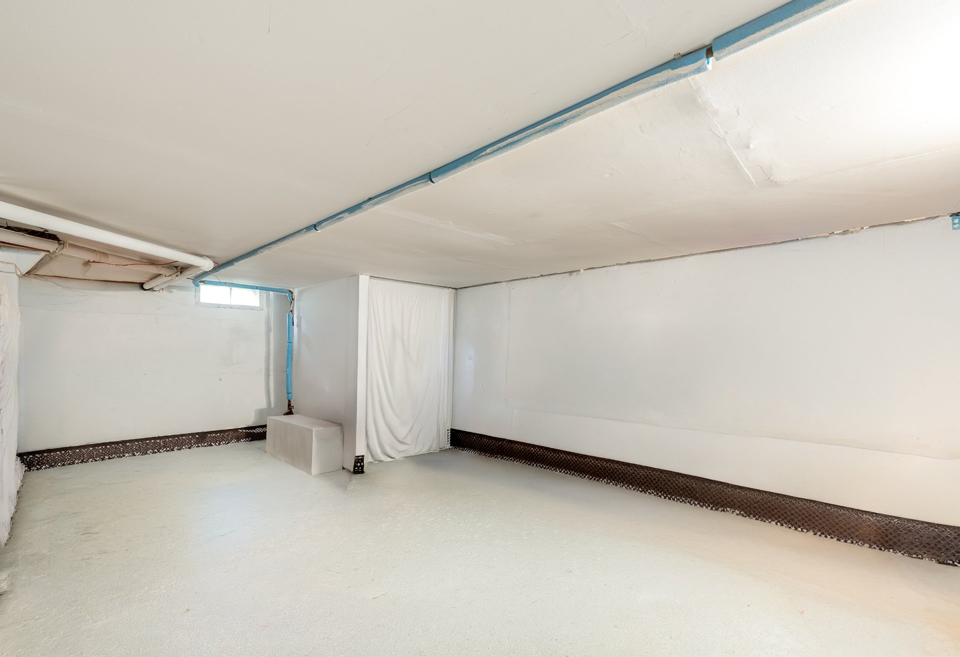 Photo - Basement