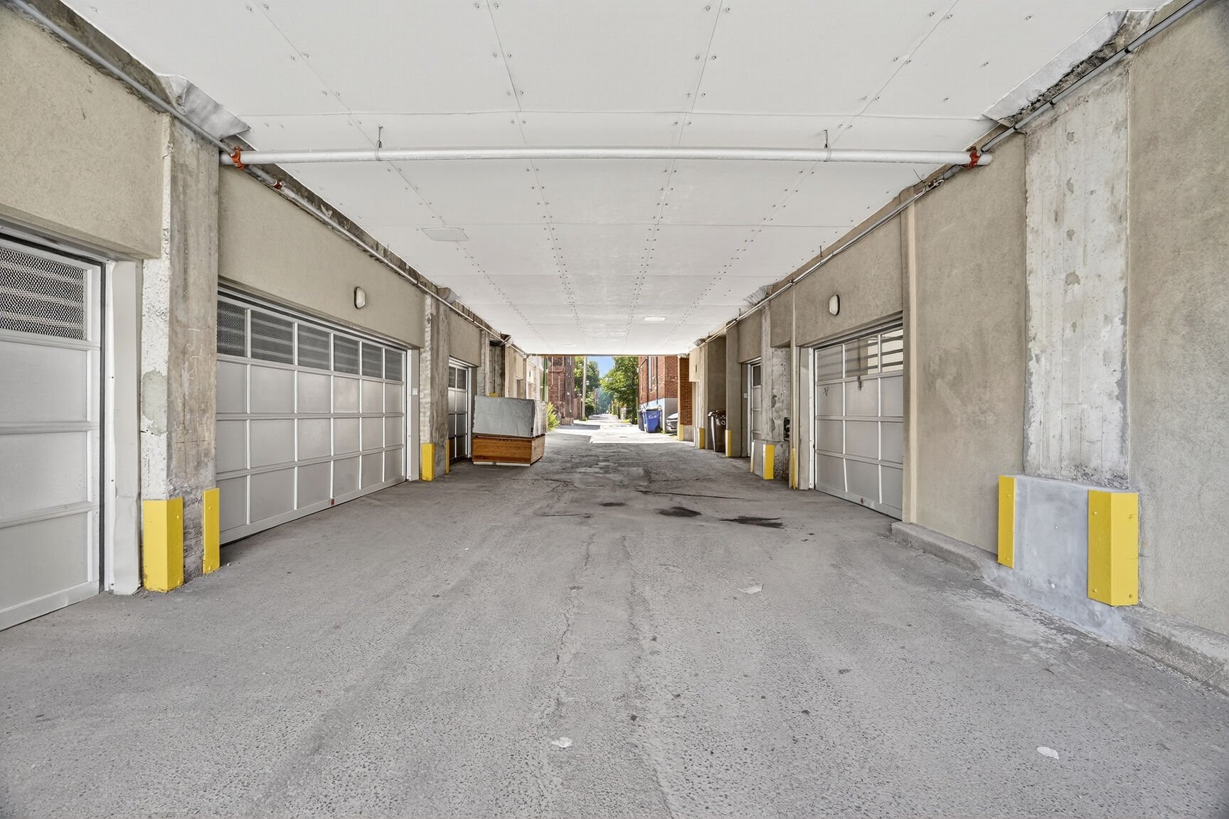 Photo - Garage