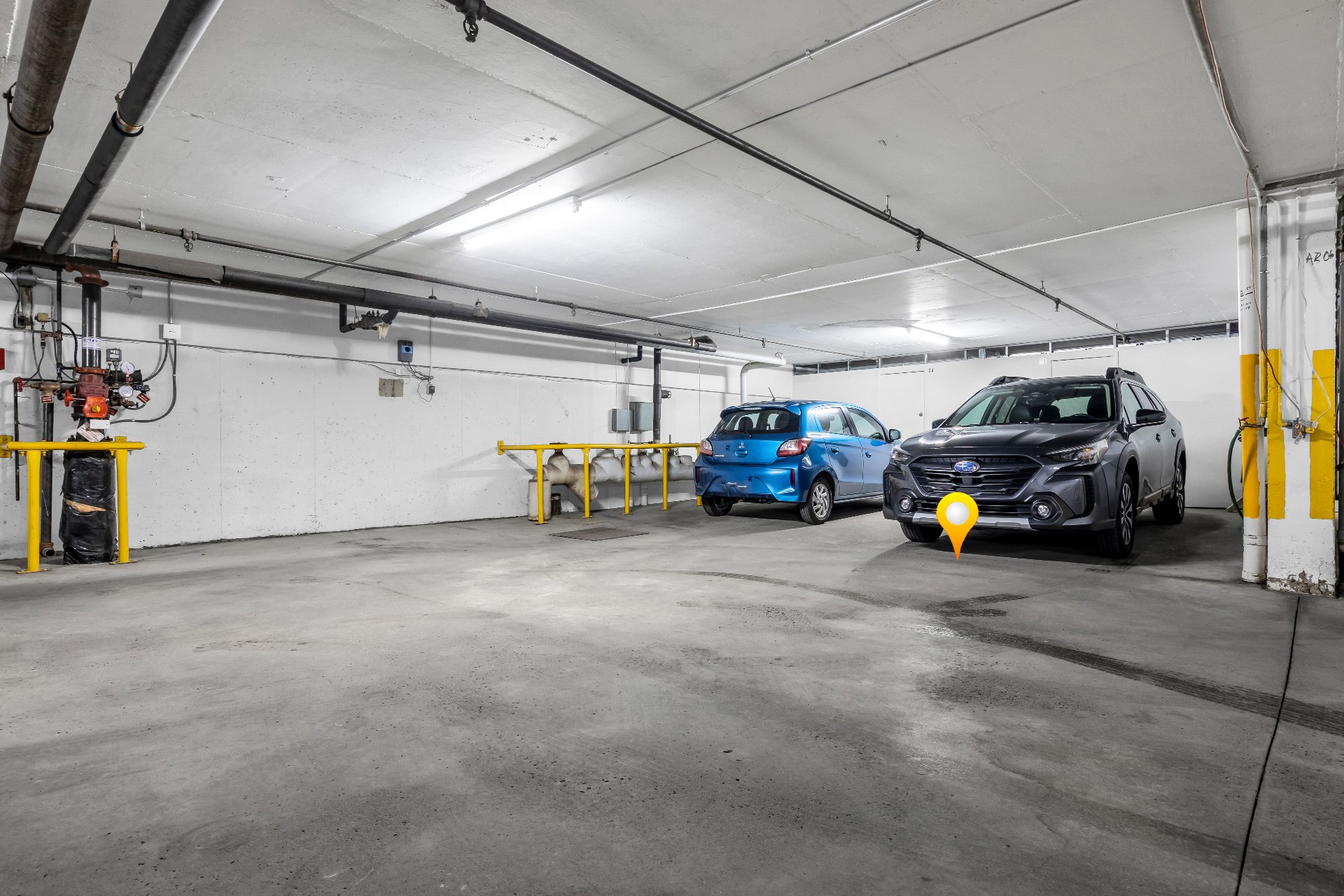 Photo - Garage