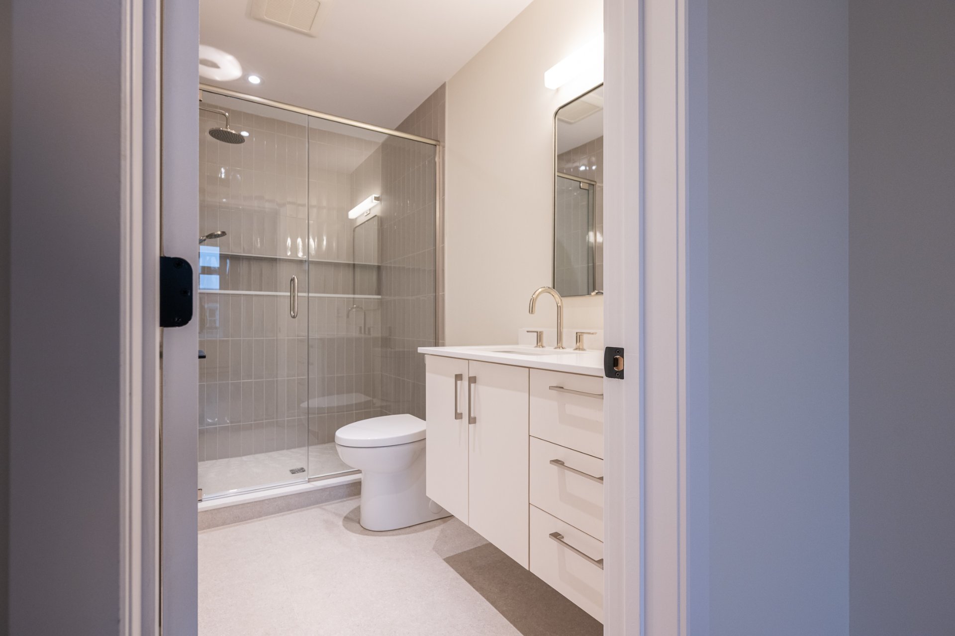 Photo - Salle de bains attenante à la CCP