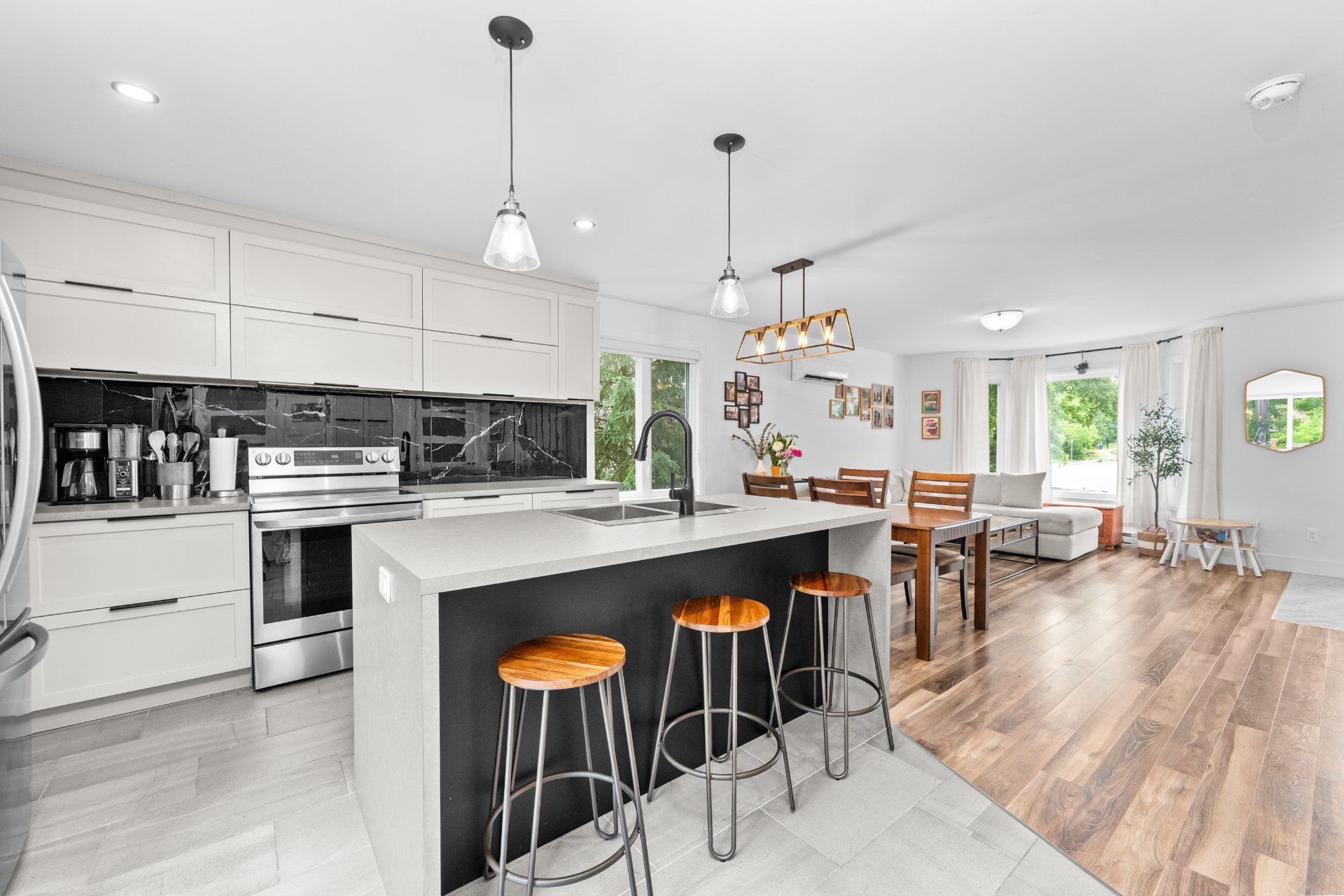 Photo - Kitchen
