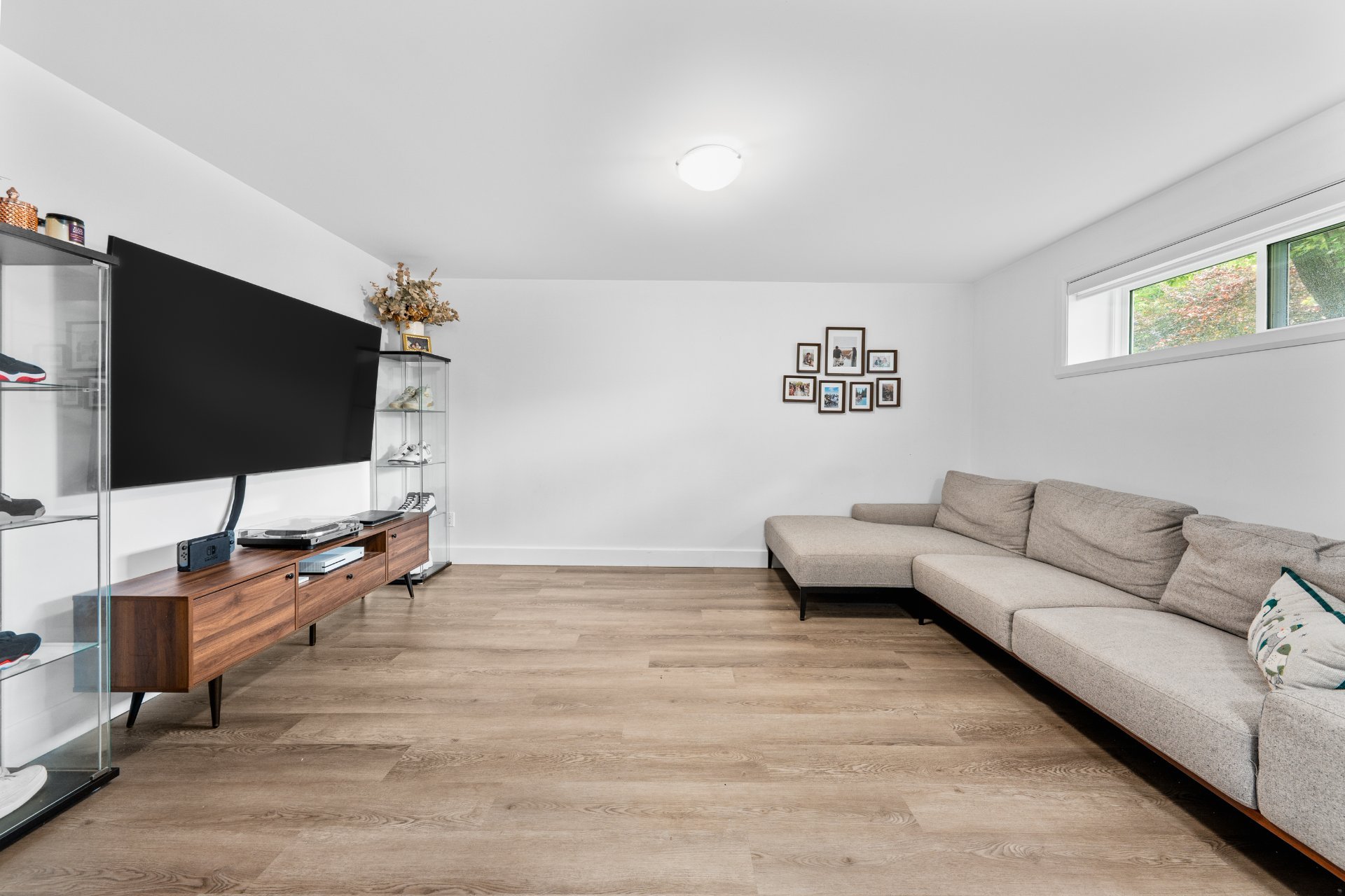 Photo - Family room