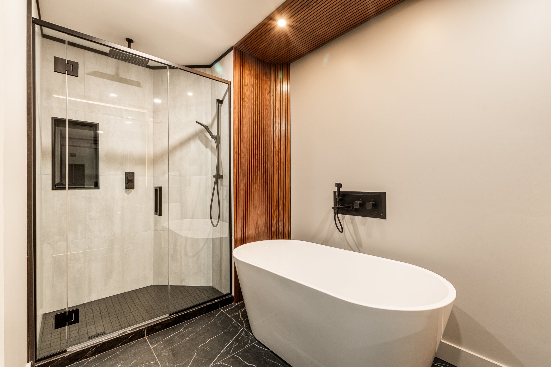 Photo - Salle de bains attenante à la CCP