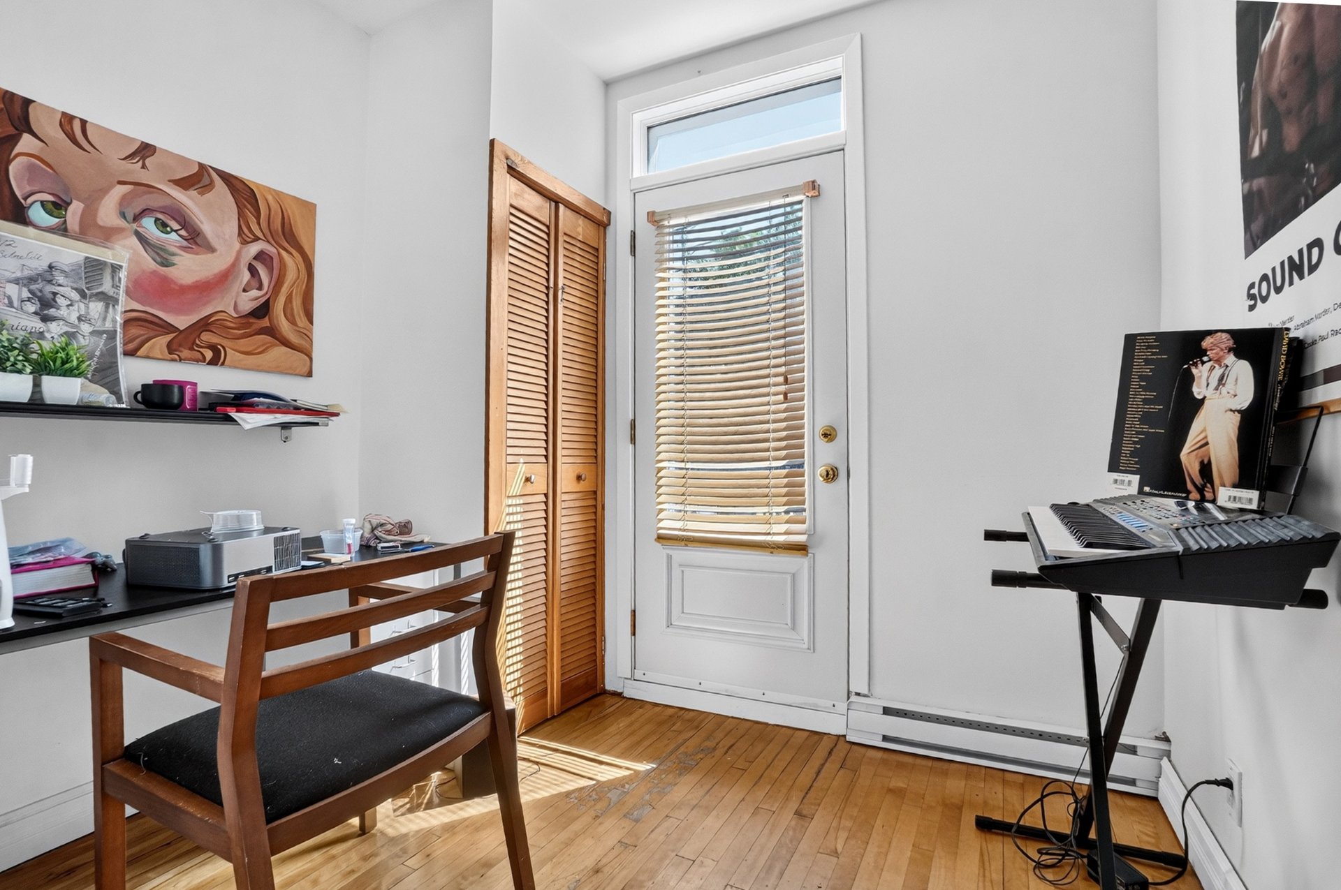 Photo - Bureau
