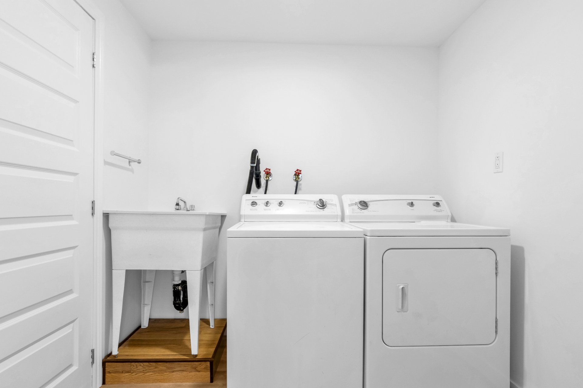 Photo - Laundry room