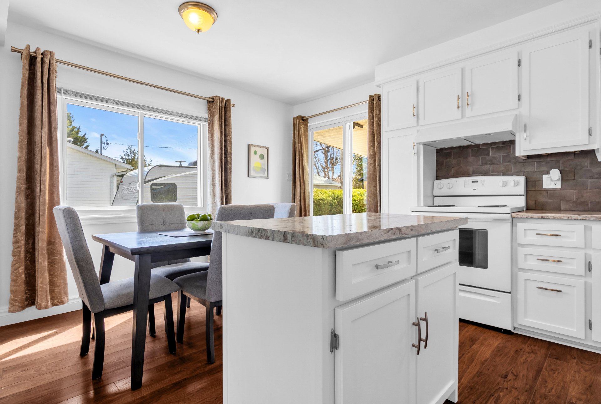 Photo - Kitchen