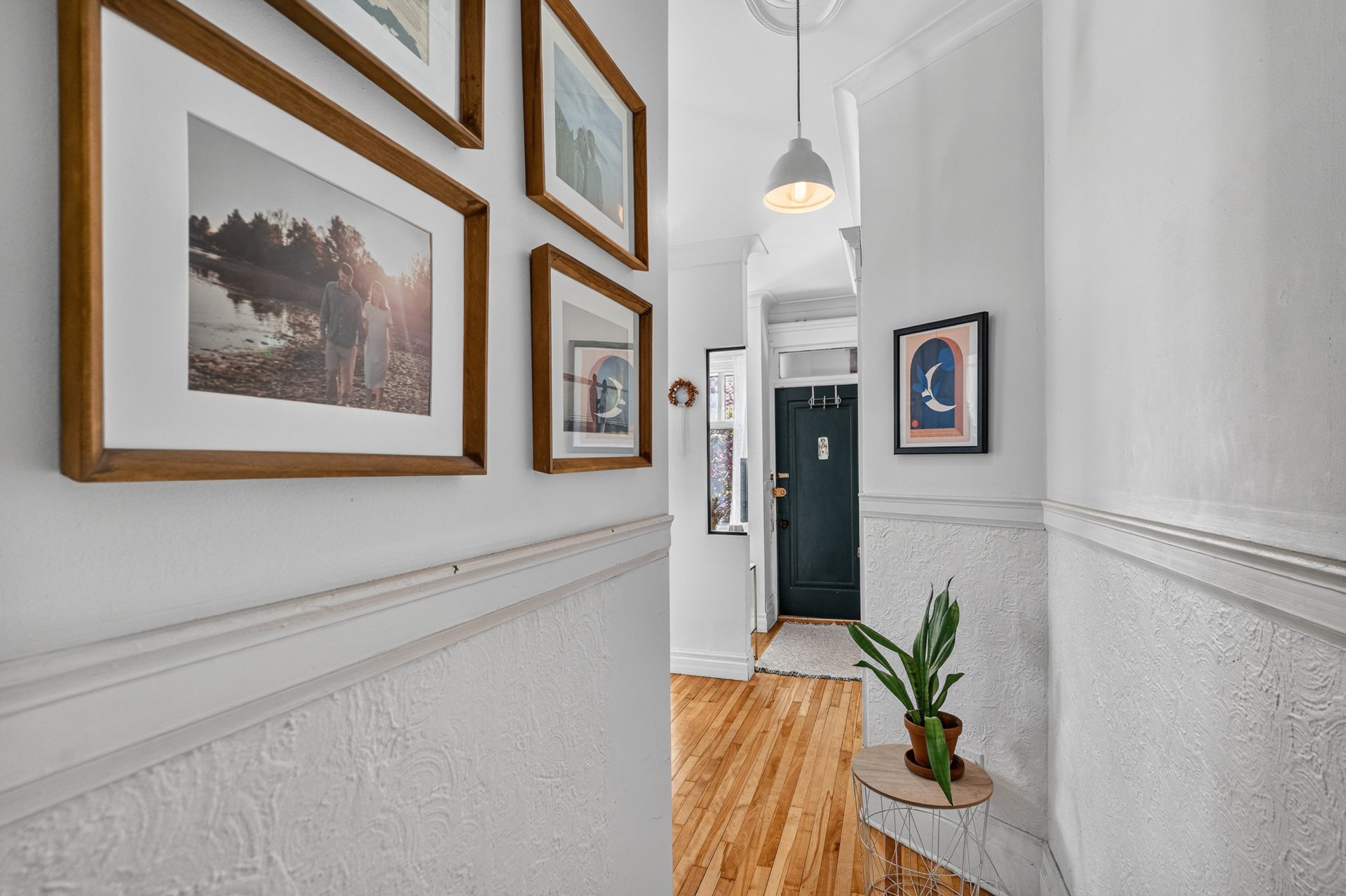 Photo - PASAGEWAY