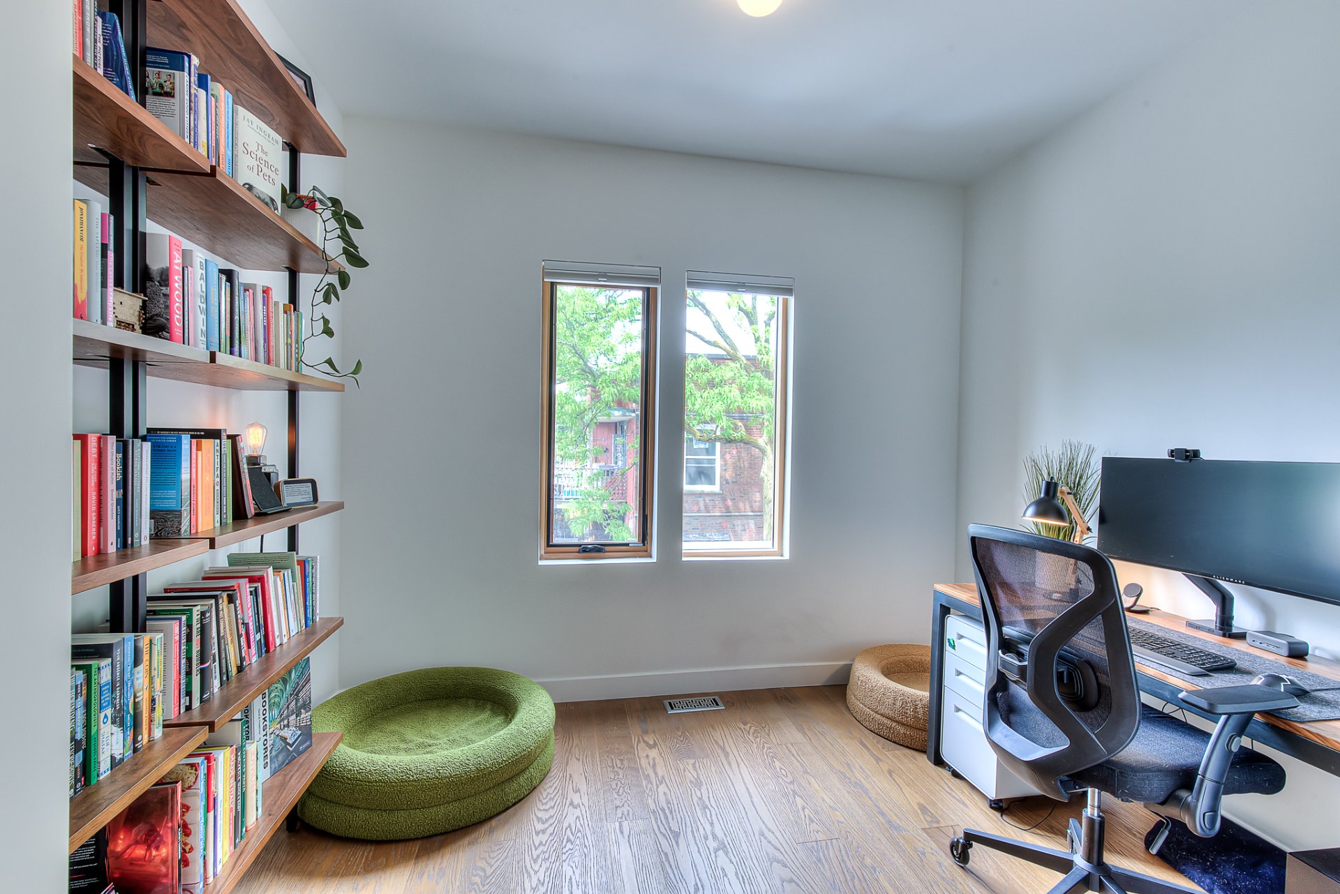 Photo - Bureau