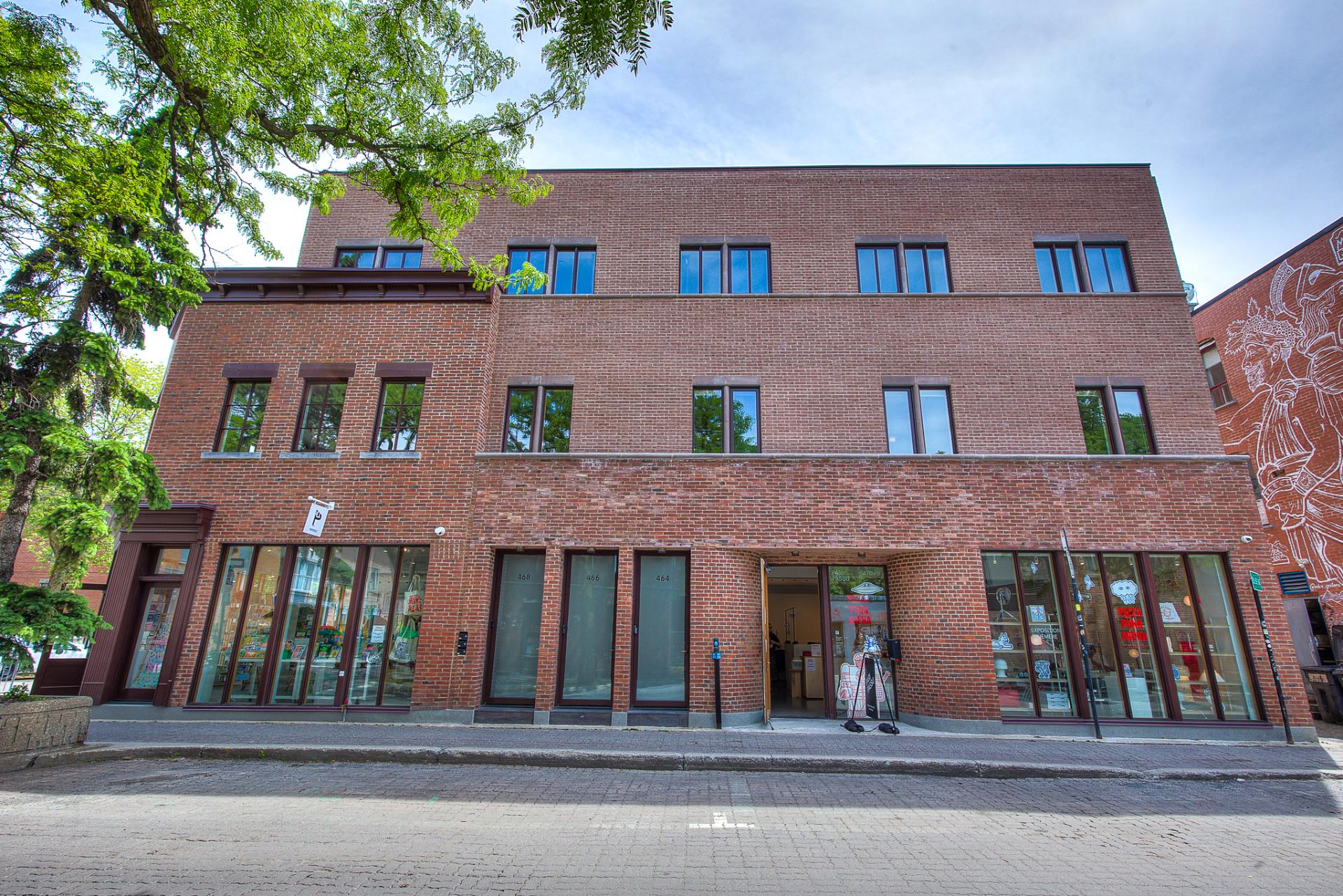 Photo - Façade