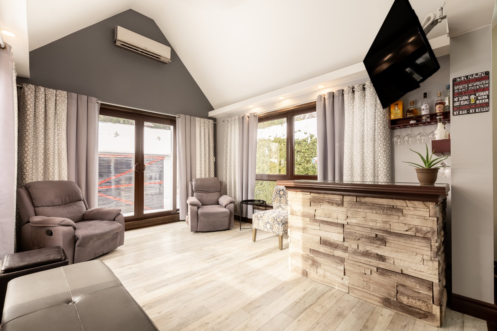 Photo - Salon