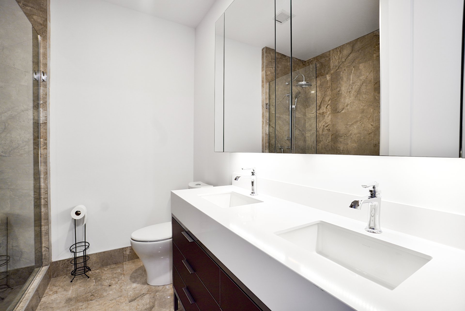 Photo - Salle de bains attenante à la CCP