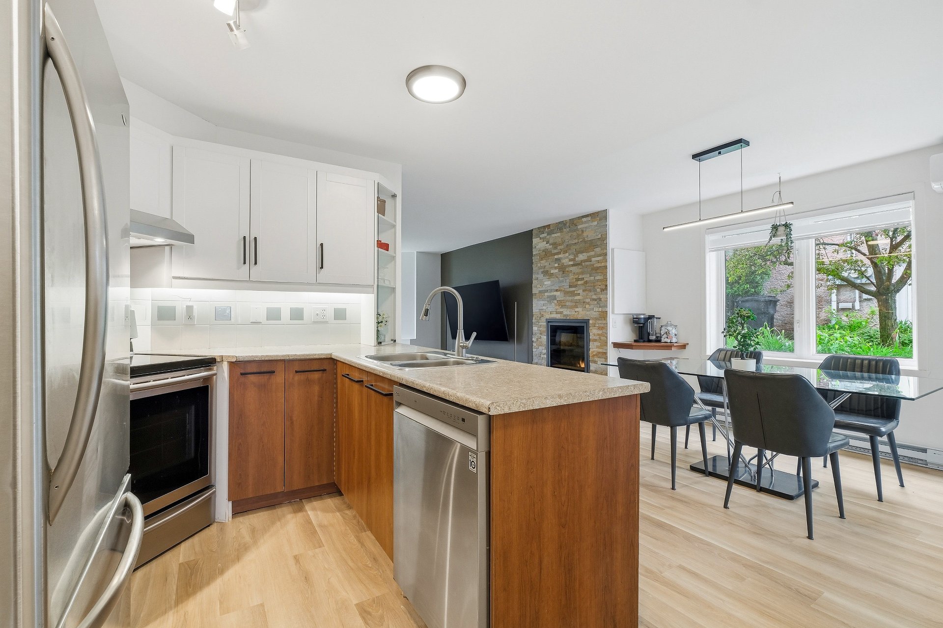 Photo - Kitchen