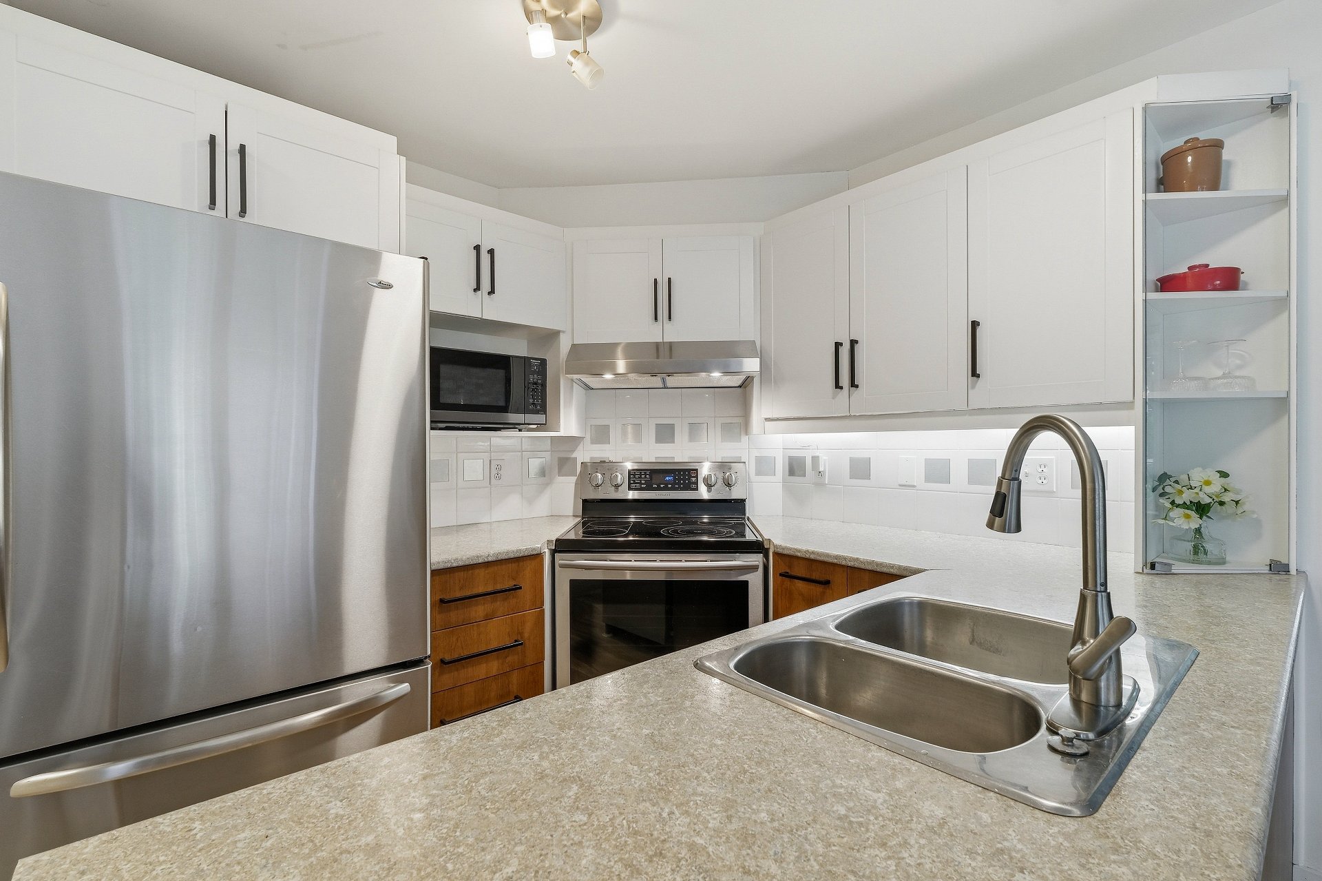 Photo - Kitchen