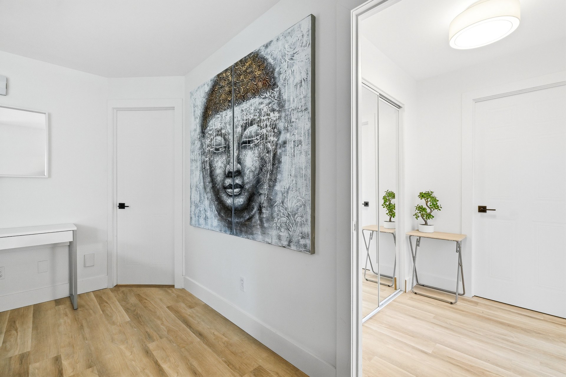 Photo - Hallway