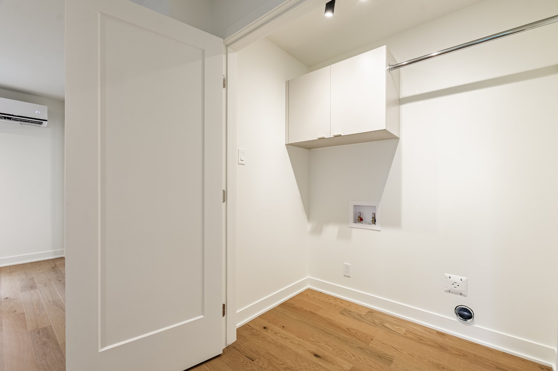 Photo - Laundry room