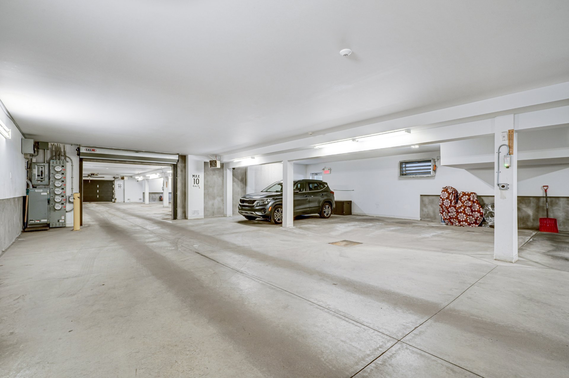 Photo - Garage